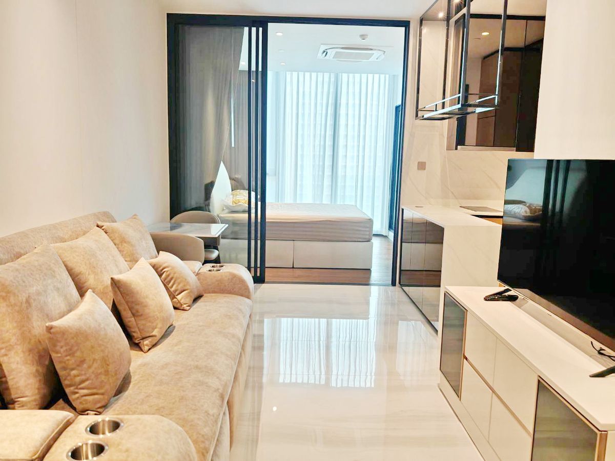 For RentCondoSathorn, Narathiwat : 9062 SPL ICON Sathorn Rent 5.0 Ten thousand 1b [42 sq.m., FL.20] Pornphen is still free 20-06-68.