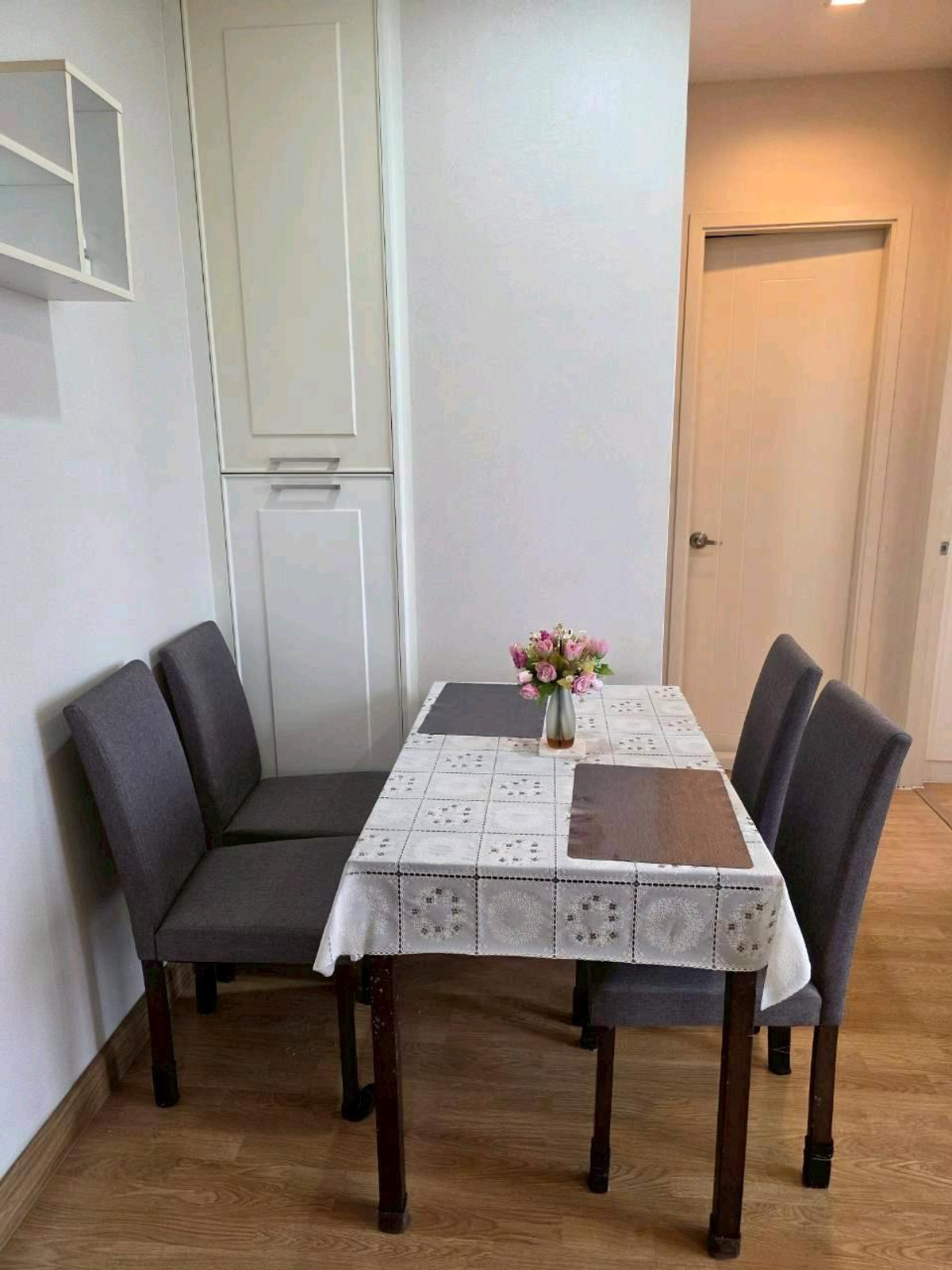 ให้เช่าคอนโดอ่อนนุช อุดมสุข : [RENT] คอนโดสุขุมวิท 79 🚅BTS อ่อนนุช• 44 ตร.ม 2 ห้องนอน 1 ห้องน้ำ เฟอร์ครบ พร้อมเข้าอยู่ 
📞099 415 2664 , 080 369 6366