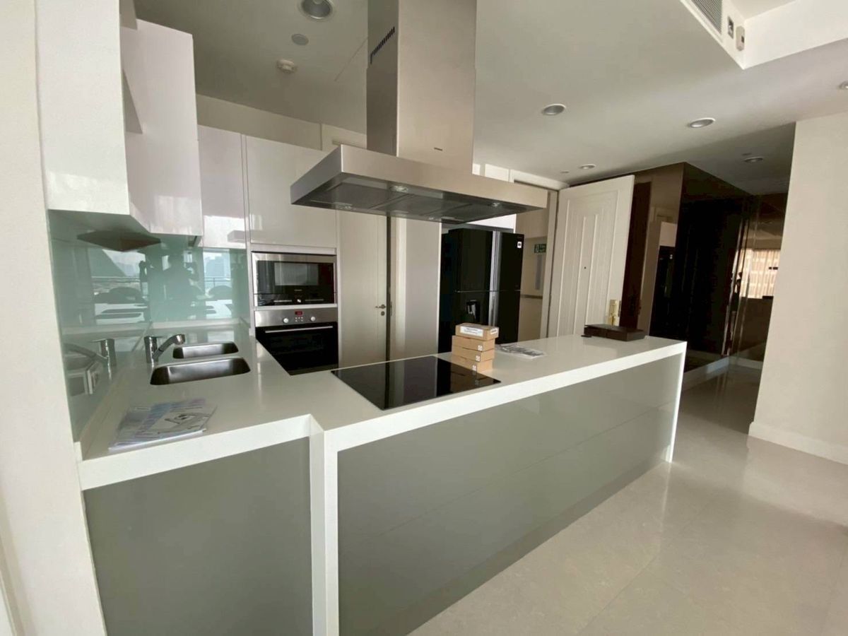 CondoWitthayu, Chidlom, Langsuan, Ploenchit : ▲ The Pano Rama3 ▲ 160 SQ.M. | RENT: 150K, SALE: 68 MB | 3 Bedrooms, 4 Bathrooms | 086-9299929 Punny