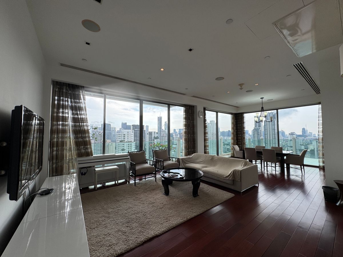 ขายคอนโดสุขุมวิท อโศก ทองหล่อ : For sale! Le Raffine 39 just 178,xxx per/sq.m ✨3 bedroom fully furnished 393 SQ.M huge size with private pool near BTS Phromphong