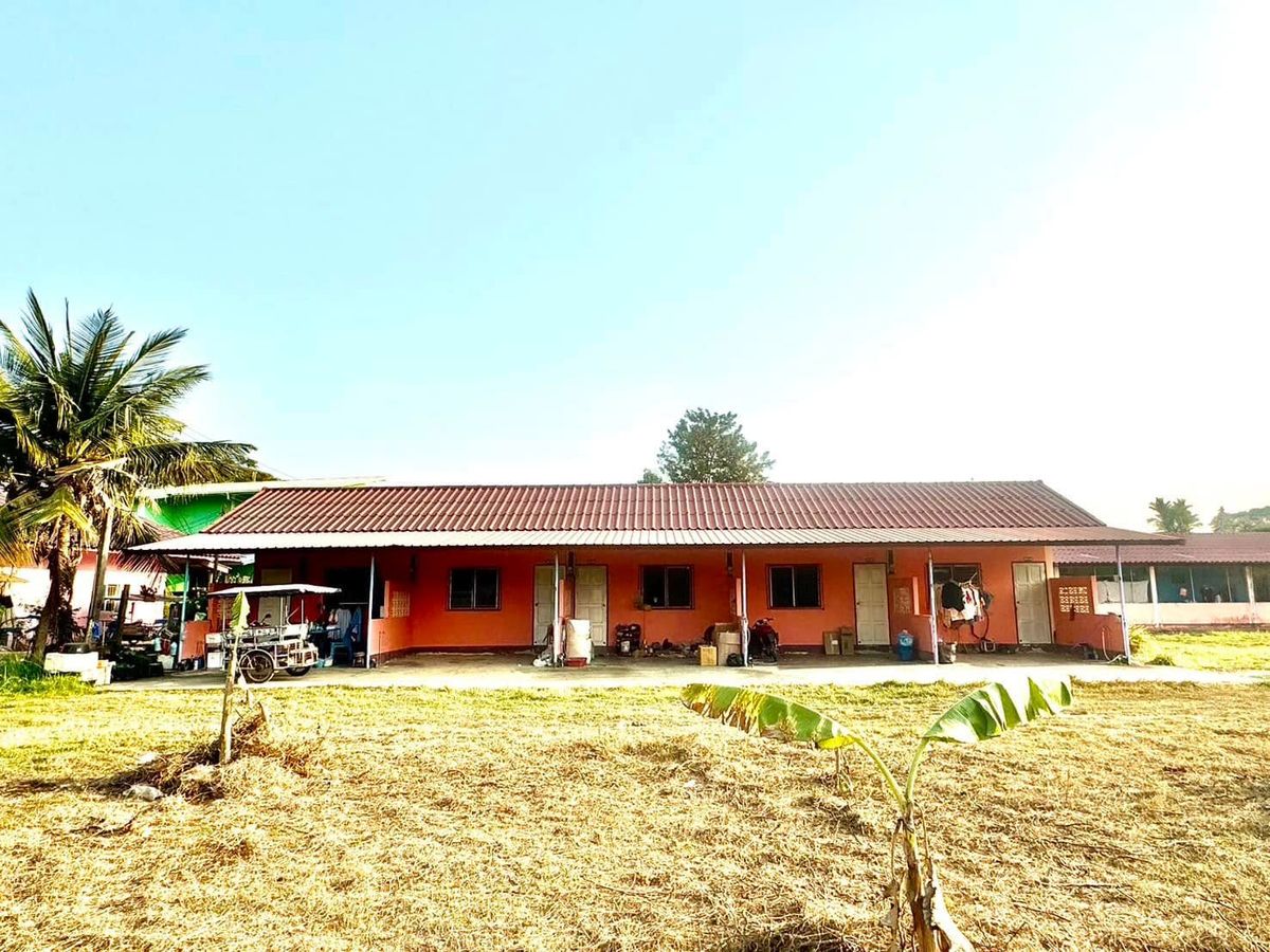 ขายที่ดินระยอง : ขายด่วนห้องเช่าพร้อมที่ดิน บ้านเพ ระยอง พร้อมดำเนินกิจการต่อ (ปัจจุบันเต็มทุกห้อง)