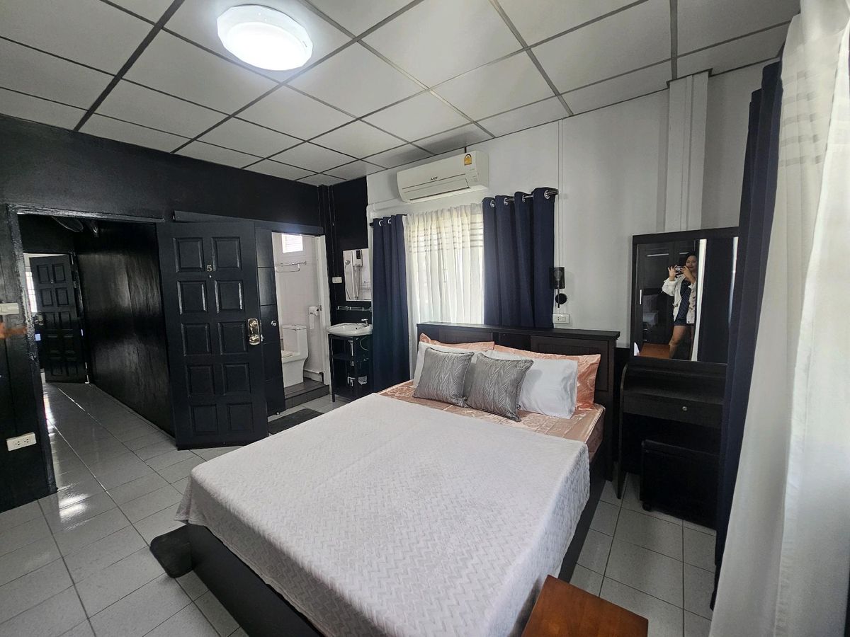 For RentTownhomeSeri Thai, Ramkhamhaeng Nida : The monthly room rental is a house.