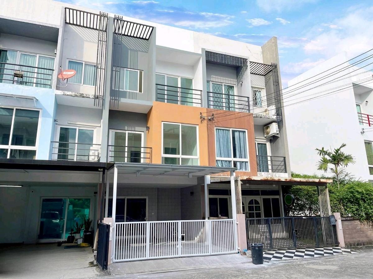 ขายทาวน์โฮมเลียบทางด่วนรามอินทรา : 🏡ทาวน์โฮมรามอินทรา💫มีเงินเหลือ500,000
(ใช้เงิน0บาท แถมมีเงิให้ตกแต่งอีก 500,000) !!ด่วน #บ้านขายต่ำกว่าประเมิน