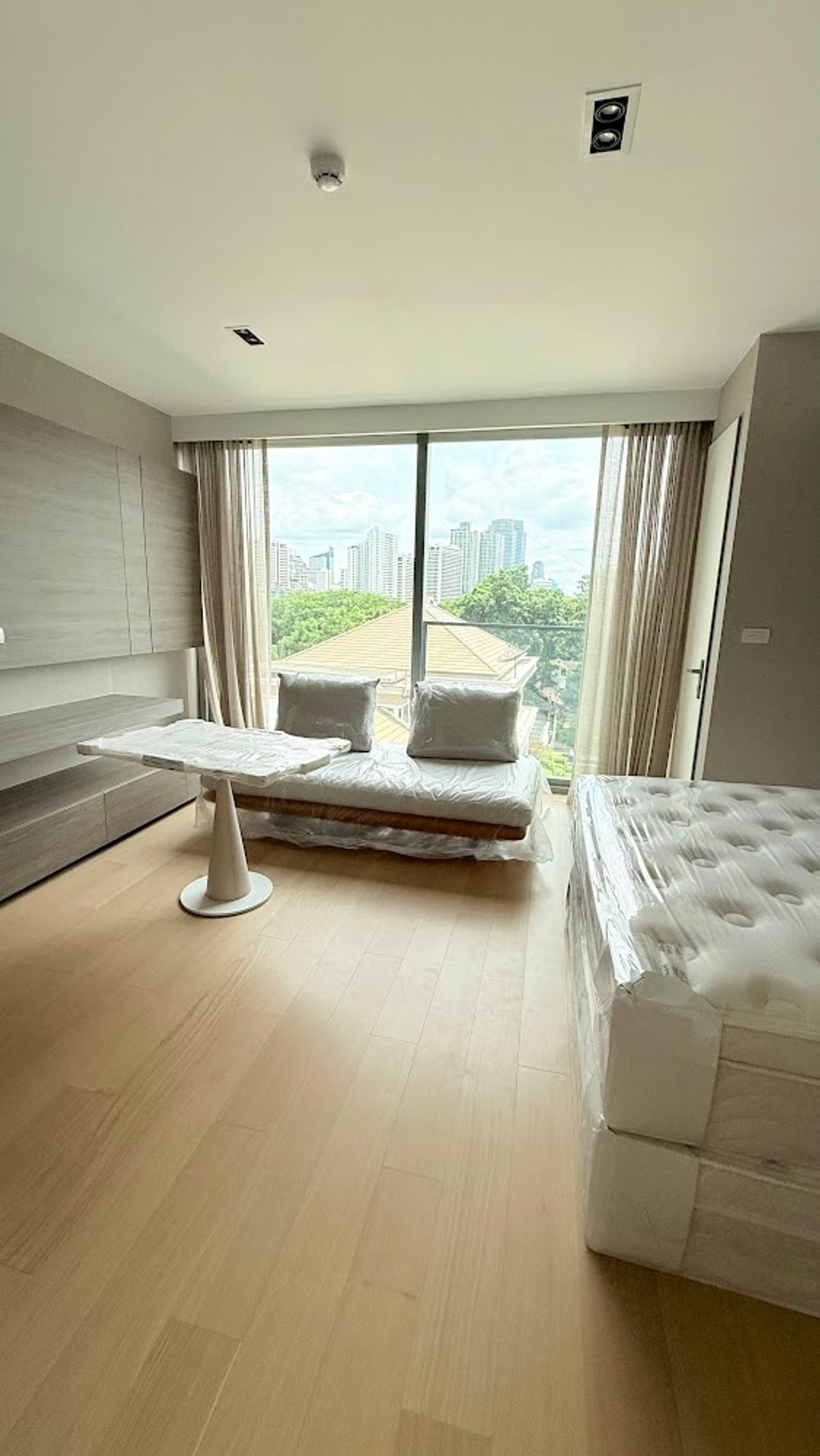 ขายคอนโดสุขุมวิท อโศก ทองหล่อ : ขายด่วน คอนโดเลี้ยงสัตว์ได้ LOW-RISE -Scope promsri Sukhumvit 49- 1 ห้องนอน 1 ห้องน้ำ ชั้น6 ขนาด 33 ตร.ม. สนใจติดต่อ คุณนุ 063-6599447 Line ID: nukhunnasit (Accept Co-agent)