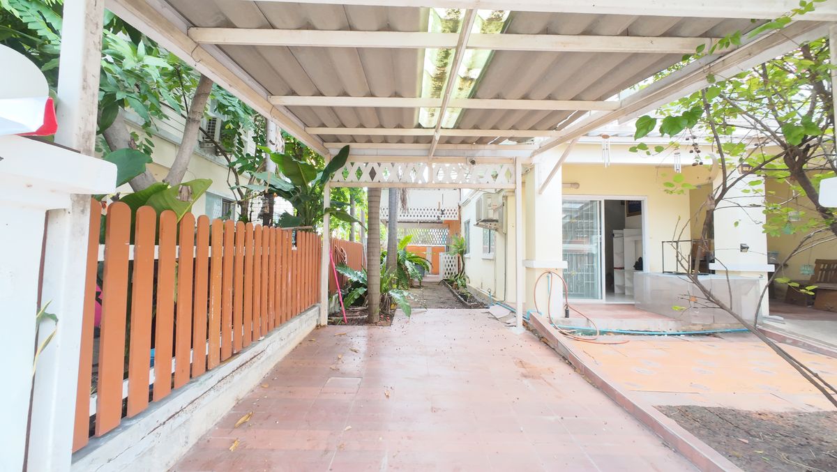 For SaleRathburana, Suksawat : Pruksa 34/2 Twin house, good location, Pracha Uthit 90, great value, large house, suitable for families Near the community Convenient to travel in and out