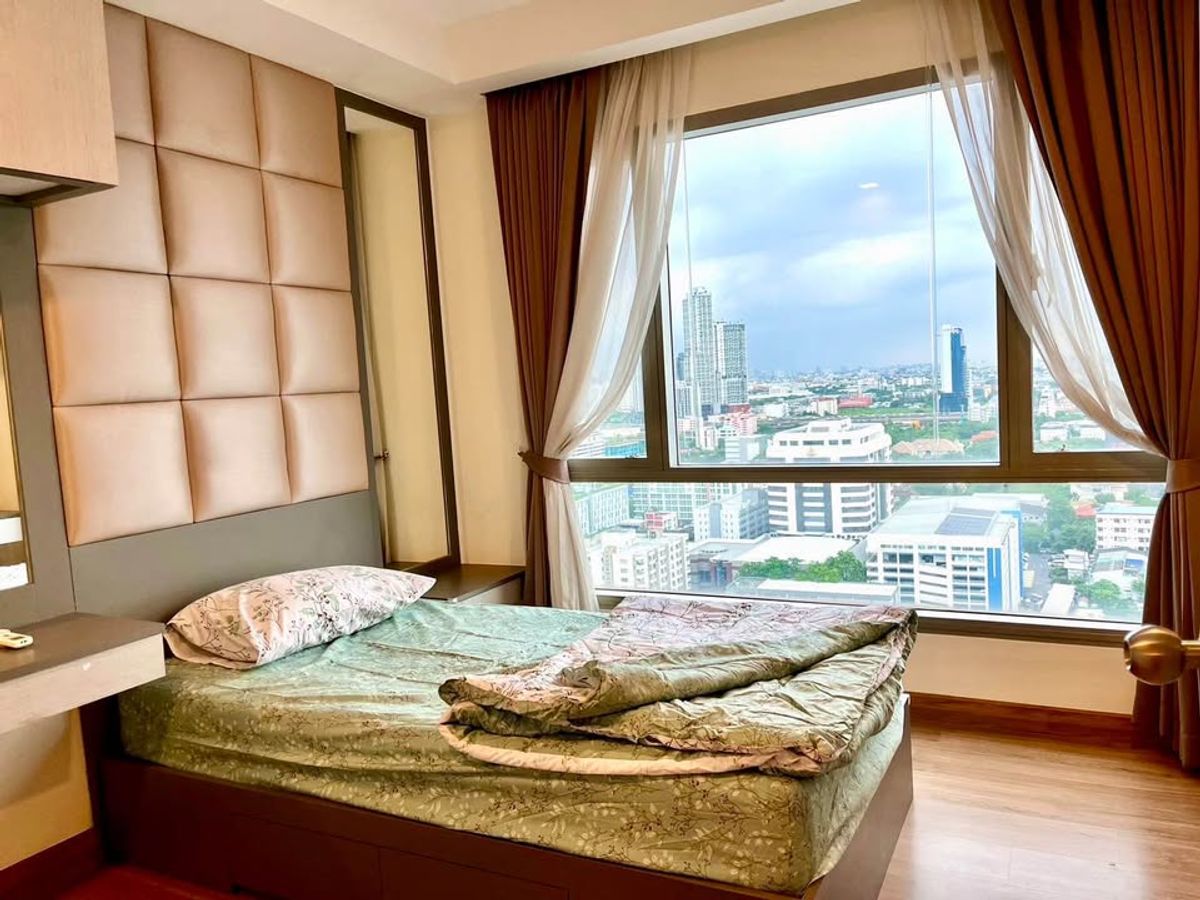 ให้เช่าคอนโดพระราม 9 เพชรบุรีตัดใหม่ RCA : Thru Thonglor ให้เช่า 30,000 บาท | 2 ห้องนอน 62 ตร.ม. ชั้น 24 วิวโล่ง ไม่ร้อน | เฟอร์ครบ | LINE: @323gqmho | Ref: T1811