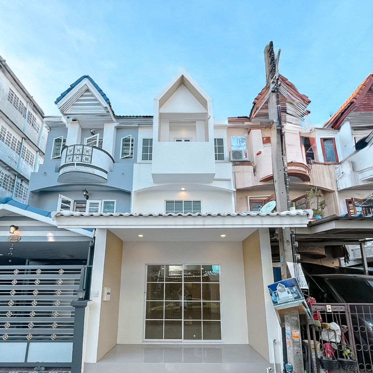 ขายทาวน์โฮมมหาชัย สมุทรสาคร : 🏡 บ้านสวย ! รีโนเวทใหม่ทั้งหลัง "หมู่บ้าน พงษ์ศิริชัย 2" เพียง 1.99 ล้านบาท‼️  ทาวน์โฮม 3 ชั้น ทำเลทอง ติดถนนเพชรเกษม – ใกล้รถไฟฟ้าสายสีน้ำเงินเพียง 150 เมตร  เหมาะสำหรับอยู่อาศัยเอง ครอบครัวใหญ่ หรือปล่อยเช่ารายเดือนก็ปัง!