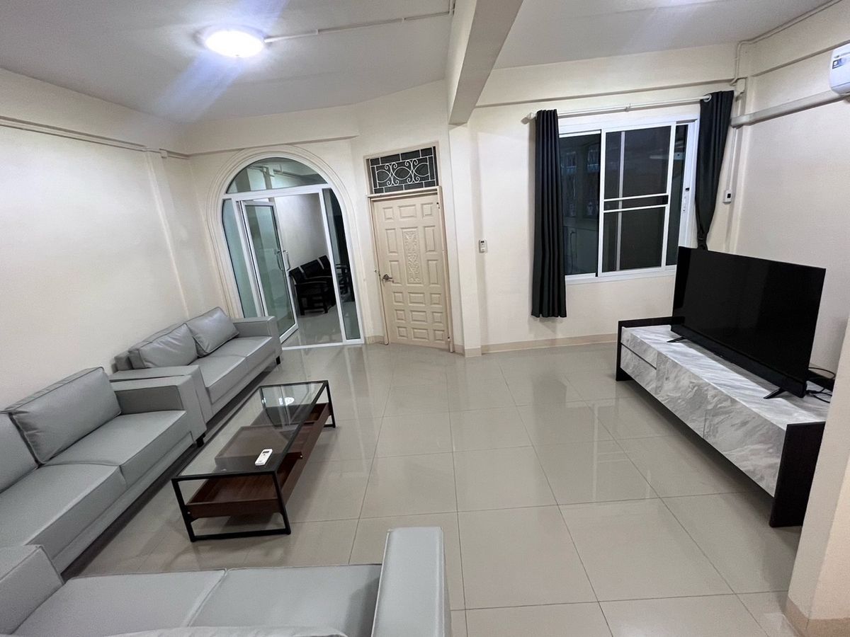 ให้เช่าทาวน์โฮมรัชดา ห้วยขวาง : 🔆บ้านรัชดา18 ห้วยขวาง 5bedroom เฟอร์นิเจอร์ครบครัน เพิ่งรีโนเวทเสร็จ  ใกล้พระราม9 เหม่งจ๋าย ลาดพร้าว สุธิสาร
🔆
