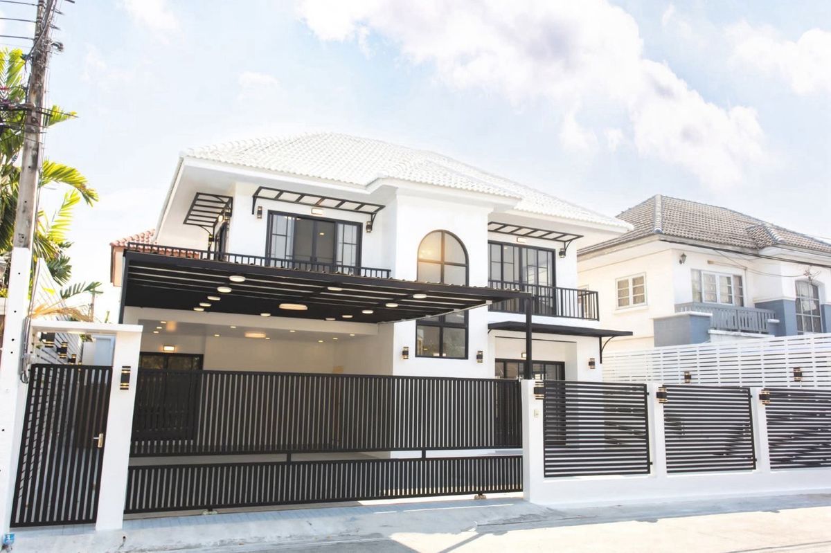 ขายบ้านลาดพร้าว เซ็นทรัลลาดพร้าว : S134 บ้านเดี่ยวหลังใหญ่ สไตล์ Modern Luxury ย่านลาดพร้าว 80  ราคาเพียง 13.9 ล้านบาท เท่านั้น!