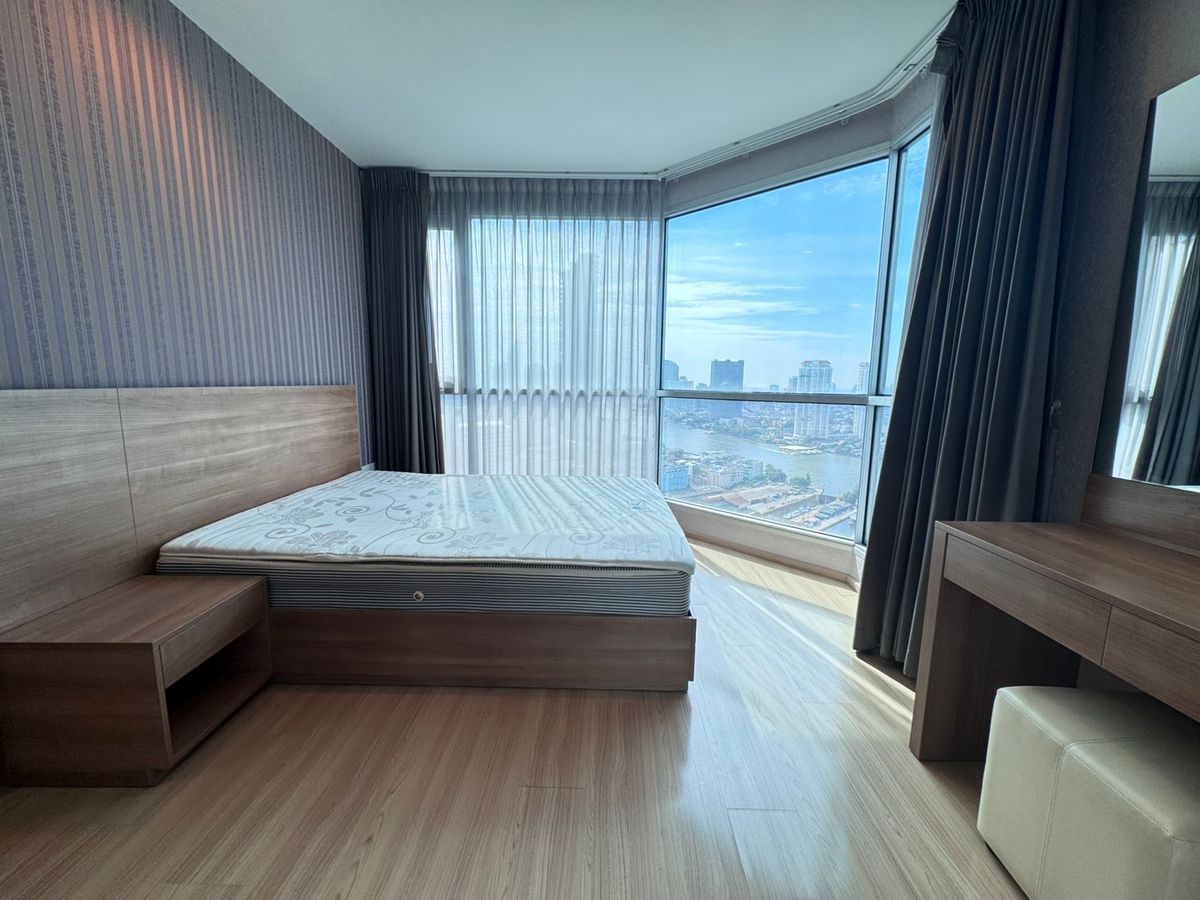 For RentCondoSathorn, Narathiwat : Rhythm Sathorn, River View side, see the fireworks, very beautiful, near BTS, Saphan Taksin, available for rent!