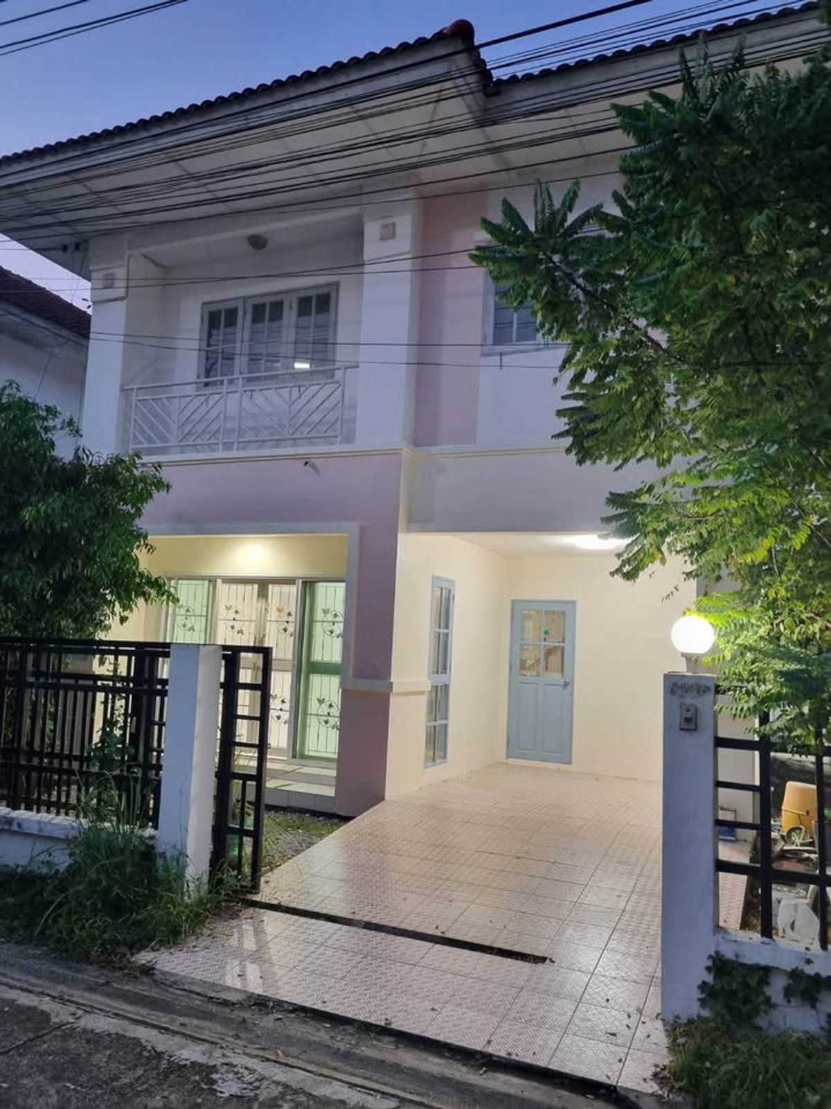 ให้เช่าทาวน์โฮมปทุมธานี รังสิต ธรรมศาสตร์ : ให้เช่าบ้านเดี่ยว 3 ห้องนอน ย่านรังสิตคลองสี่ ใกล้โรงเรียนแย้มสะอาด เดินทางสะดวก 