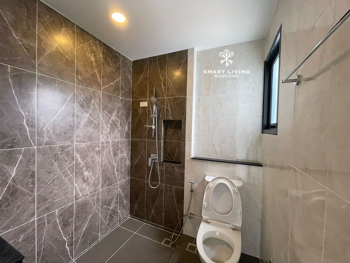 ขายบ้านลาดกระบัง สุวรรณภูมิ : 📢👇 บ้านเดี่ยว หลังมุม เดินทางสะดวก ใกล้ทางด่วน เหมาะสำหรับครอบครัวที่ต้องการความเป็นส่วนตัว