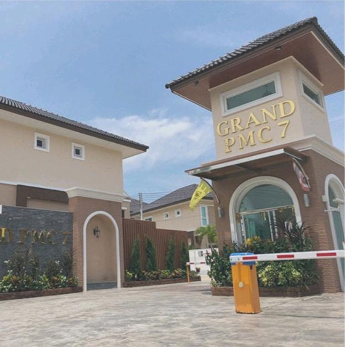 For RentHousePattaya, Bangsaen, Chonburi : 🏠🌳🌿Two story house for rent at Grand PMC 7, East Pattaya, good location near Motorway 7-Nongprue, MIS International School, about 15 minutes drive to Siam Country Club golf course.