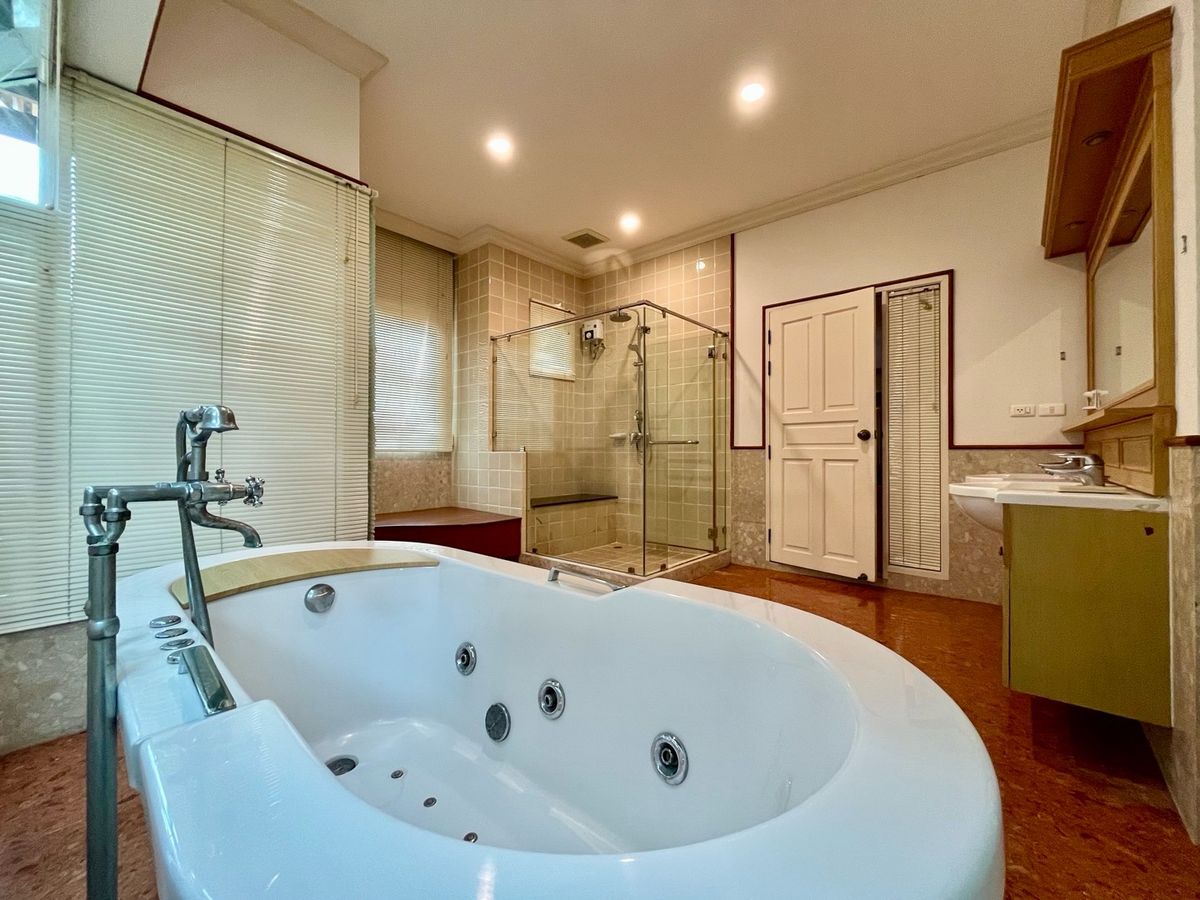 ให้เช่าบ้านบางนา แบริ่ง ลาซาล : เช่าพฤกษ์ภิรมย์รีเจ้นท์สุขุมวิท บางนา บ้านเดี่ยวถนนสุขุมวิท ซอยแบริ่ง สุขุมวิท 107 ซอยลาซาล สุขุมวิท 105 บ้านเดี่ยวพร้อมสระว่ายน้ำ 5ห้องนอน