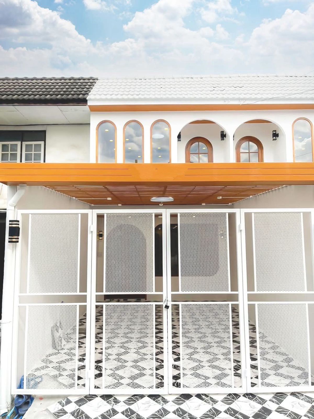 ขายบ้านลาดพร้าว101 แฮปปี้แลนด์ : S135 🏡 ขาย ทาวน์เฮ้าส์ 2 ชั้น  ย่านคลองลำเจียก ซอย 10 เพียง 1.99 ล้านบาท เท่านั้น!
