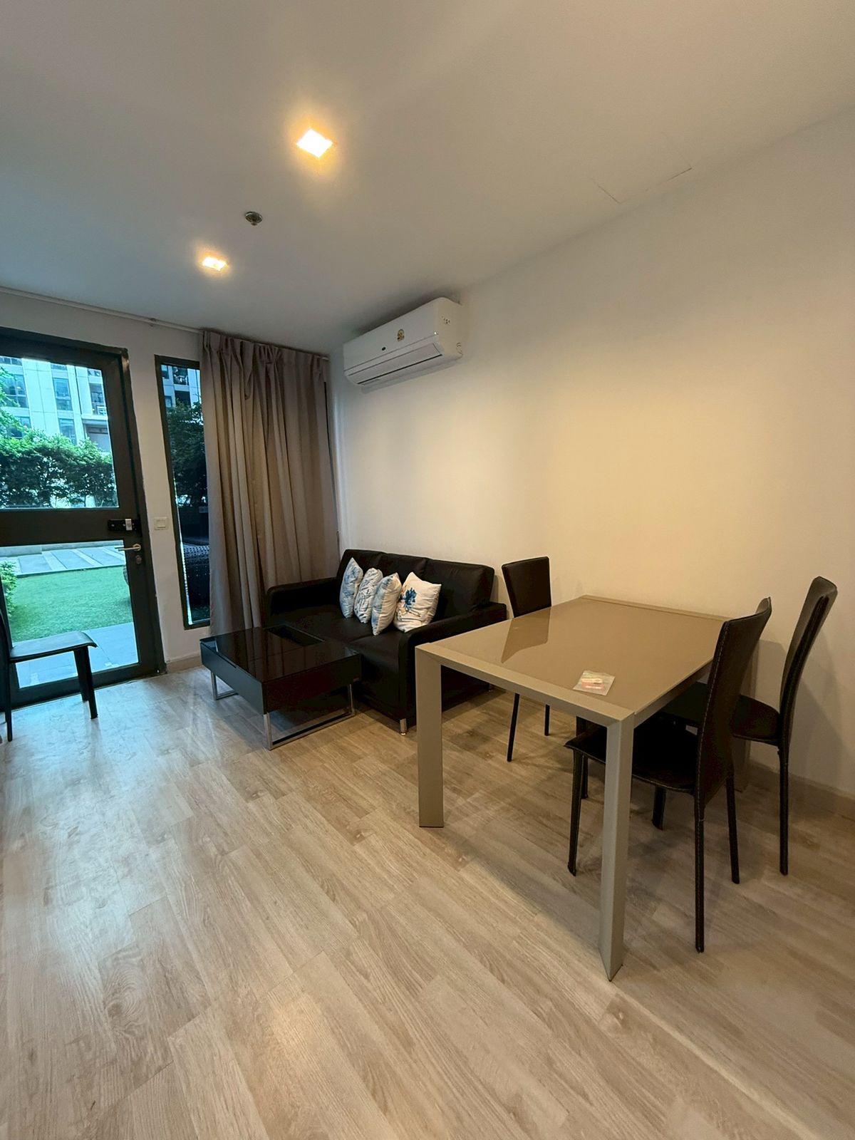 ให้เช่าคอนโดพระราม 9 เพชรบุรีตัดใหม่ RCA : 🏢Duplex condo for rent : Ideo Mobi Rama 9 - ไอดีโอ โมบิ พระราม 9 ((MRT Rama 9)) WL-02 (LINE : @Condo52)