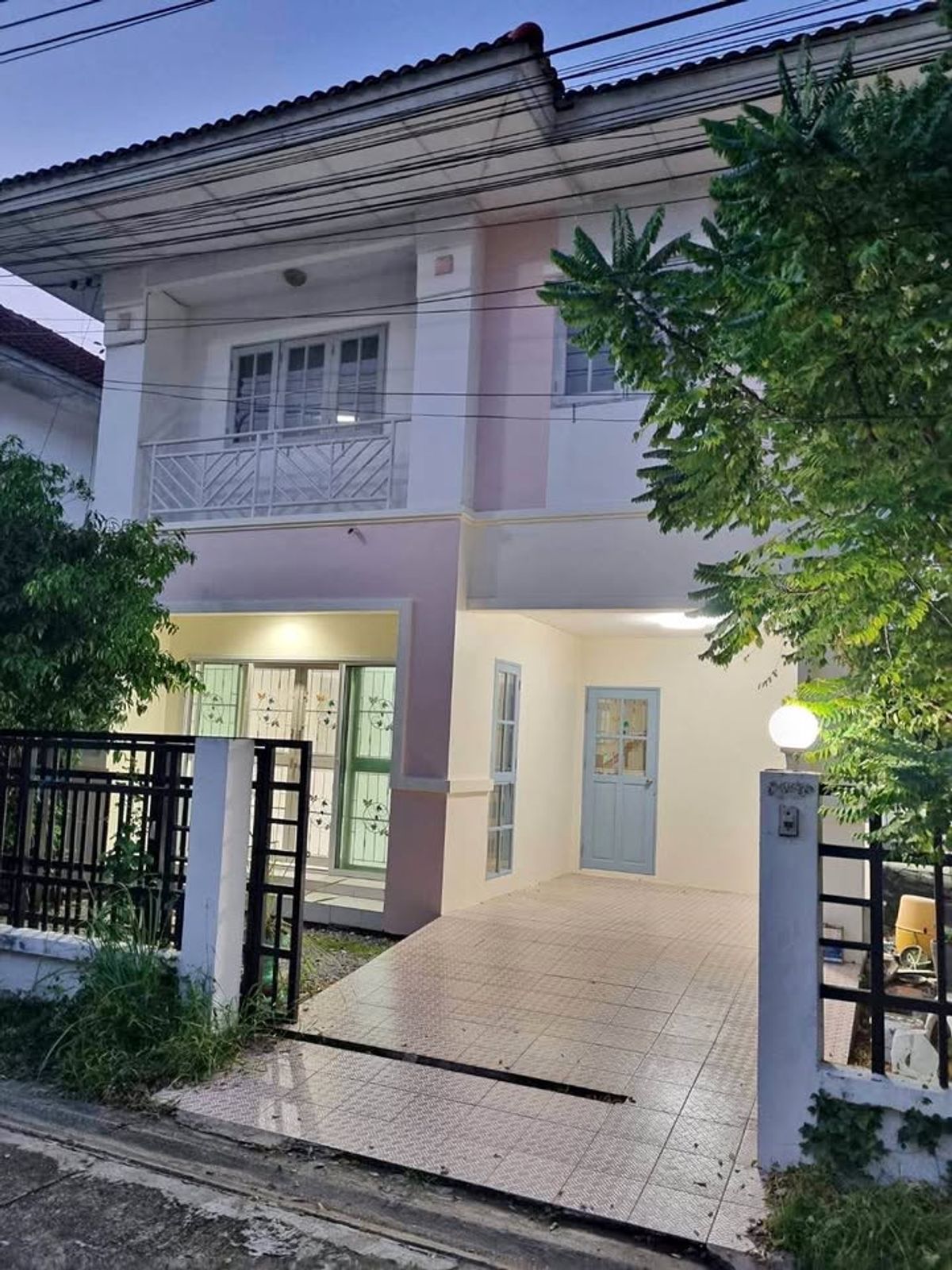 ให้เช่าทาวน์โฮมปทุมธานี รังสิต ธรรมศาสตร์ : ให้เช่าบ้านเดี่ยว 3 ห้องนอน ย่านรังสิตคลองสี่ ใกล้โรงเรียนแย้มสะอาด เดินทางสะดวก 