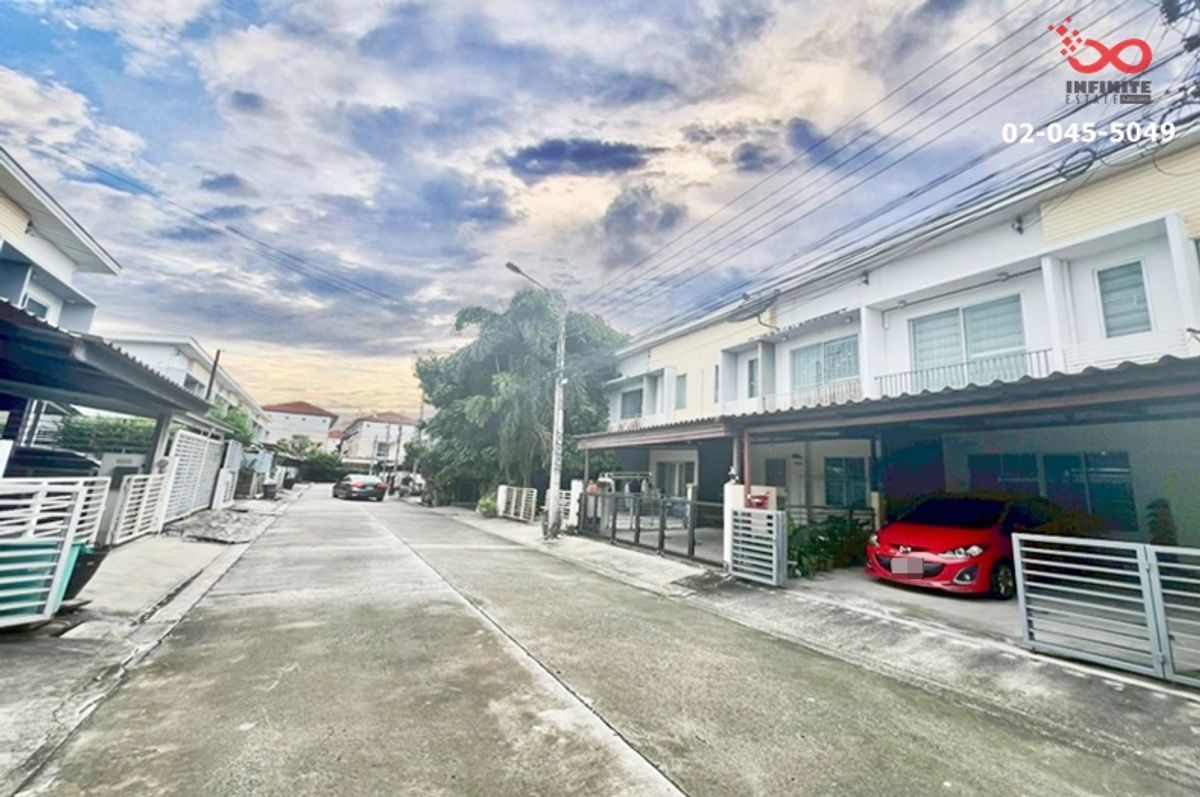 For SaleTownhomeSamut Prakan,Samrong : 2 -storey townhouse for sale near BTS Bearing The Connect 10 Bearing