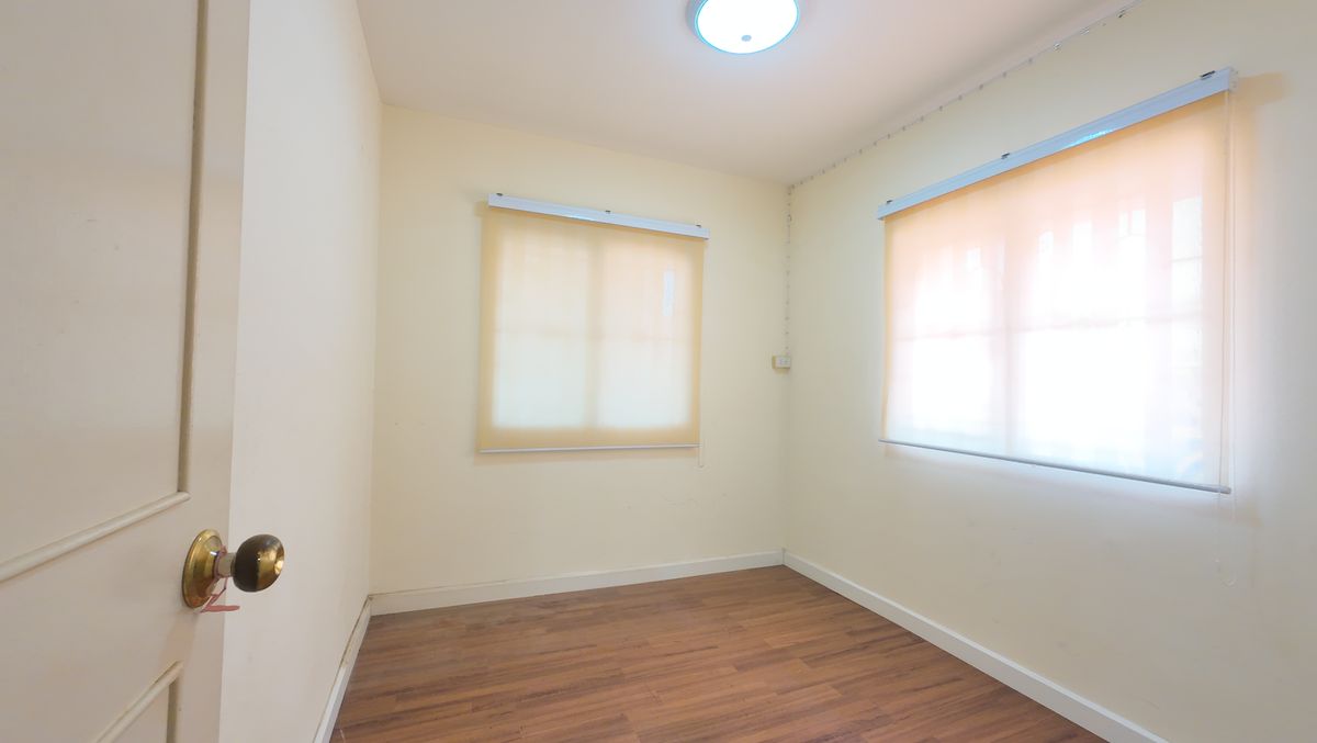 For SaleRathburana, Suksawat : Pruksa 34/2 Twin house, good location, Pracha Uthit 90, great value, large house, suitable for families Near the community Convenient to travel in and out