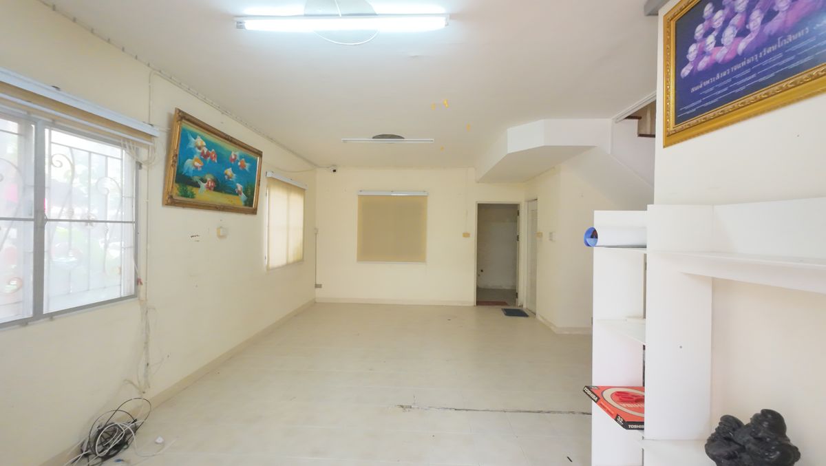 For SaleRathburana, Suksawat : Pruksa 34/2 Twin house, good location, Pracha Uthit 90, great value, large house, suitable for families Near the community Convenient to travel in and out