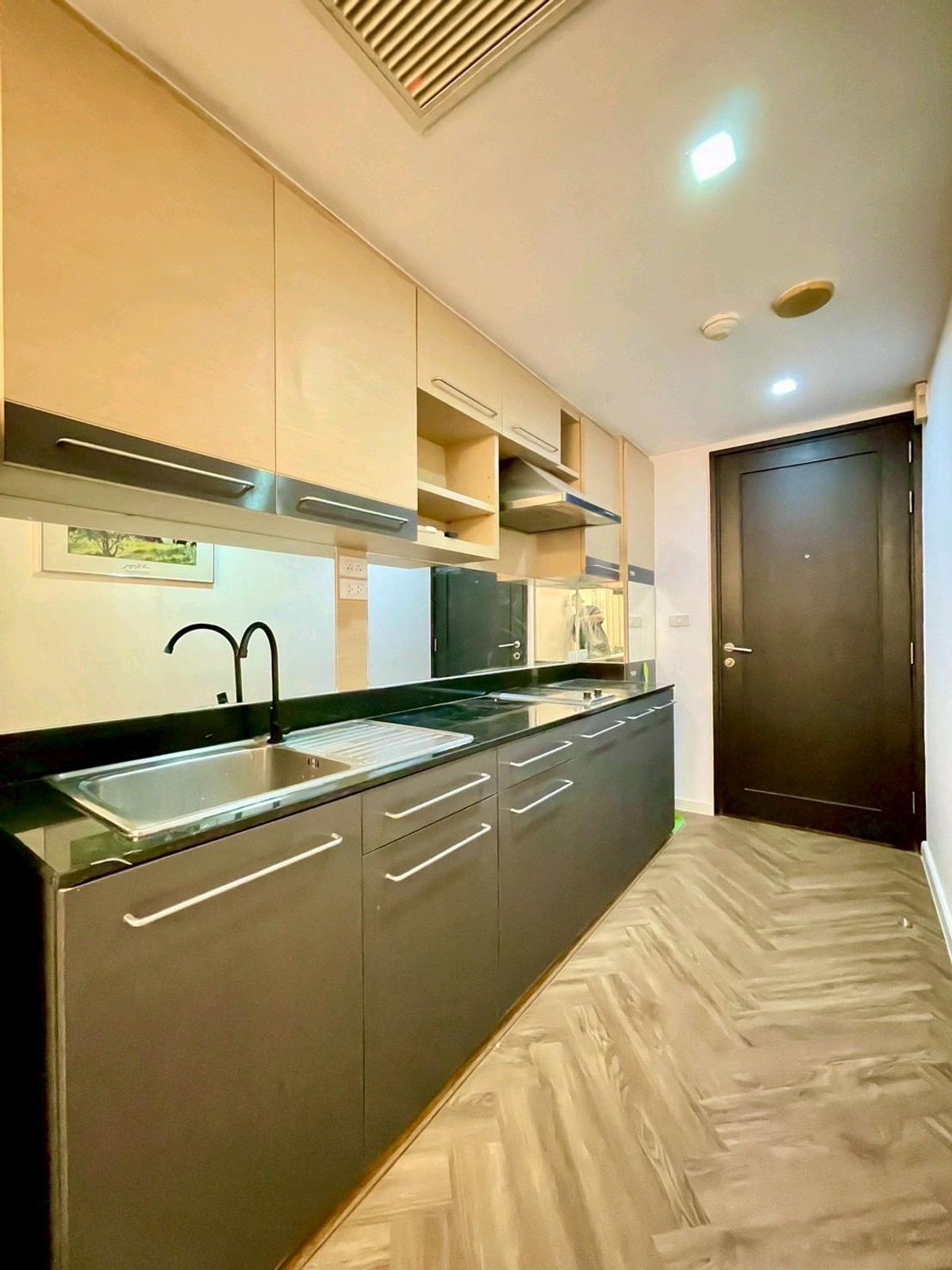 For RentCondoWitthayu, Chidlom, Langsuan, Ploenchit : For Rent Noble Ambience Sarasin 
 📍 Location: Sarasin Road, Lang Suan Lumphini 
 📍 Floor 5, not being hidden by a orderly building, the room turned to Lumpini Park 
 
 📍 Very garden room, just renovated 
 Retal ： 35,000 Baht/ Month 
 ** Ready to Move in *