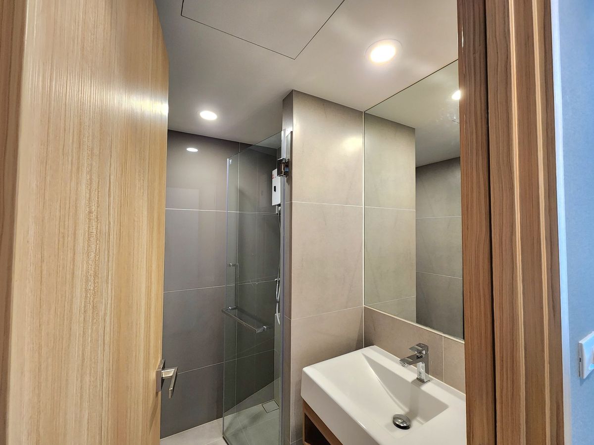 ให้เช่าคอนโดวงเวียนใหญ่ เจริญนคร : **สถานะตามภาพปก!! ว่างแล้ว ให้เช่า The Most อิสรภาพ** ชั้น 8 บนสุด พร้อมอยู่ ใกล้ศิริราช ท่าเรื่อวังหลัง ทิศดีมากๆ ไม่ร้อนครับ