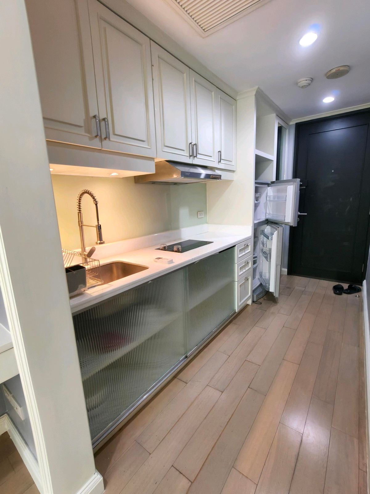 ให้เช่าคอนโดวิทยุ ชิดลม หลังสวน : For Rent Noble Ambience Sarasin 
📍 Location: ถ.สารสิน, สวนลุมพินี, รพ.จุฬา