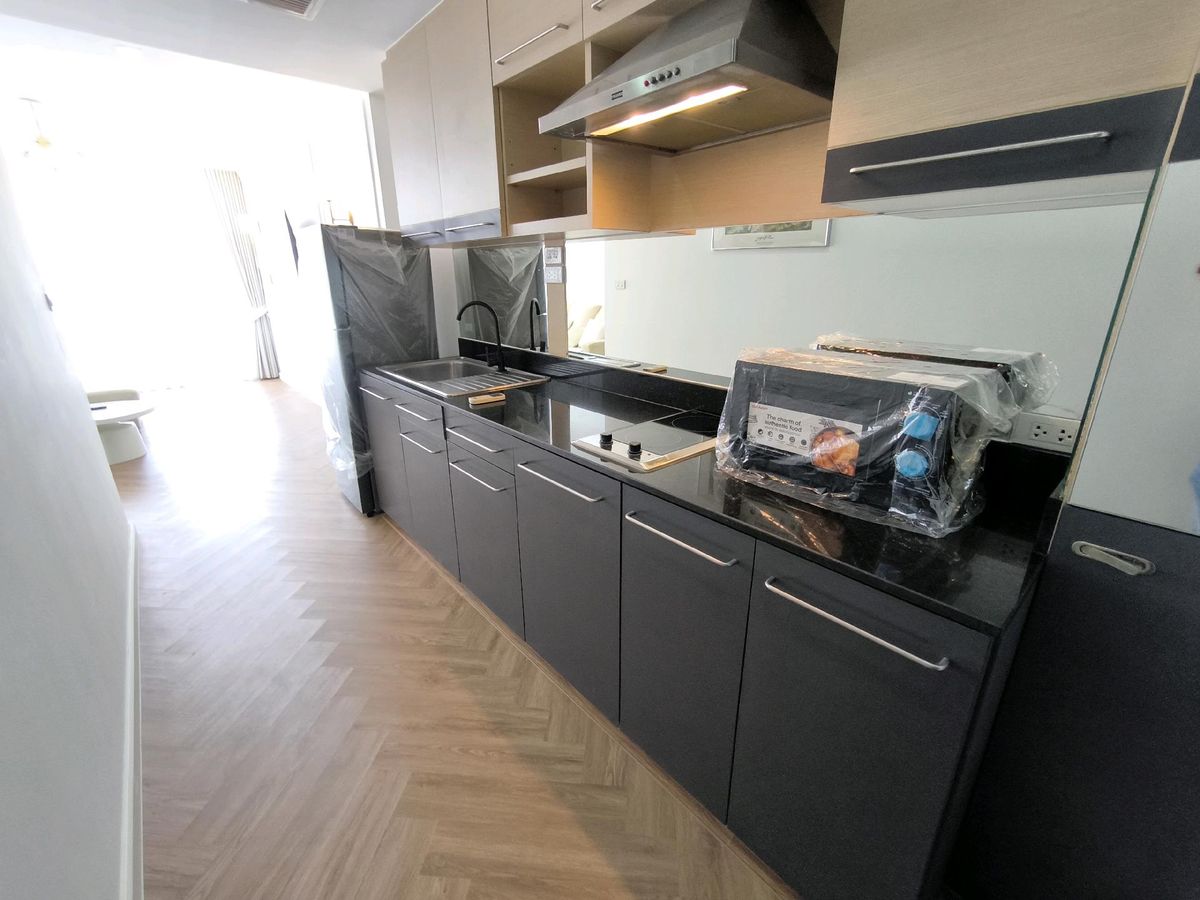 ให้เช่าคอนโดวิทยุ ชิดลม หลังสวน : For Rent Noble Ambience Sarasin 
📍 Location: ถ.สารสิน, หลังสวนลุมพินี
📍ชั้น 5 ไม่โดนตึกบัง ระเบียบห้องหันไปทางสวนลุมพินี 
📍 ห้องสวนมากเพิ่งรีโนเวทเสร็จ

Rental：35,000 Baht/ Month
** Ready to move in   ** 