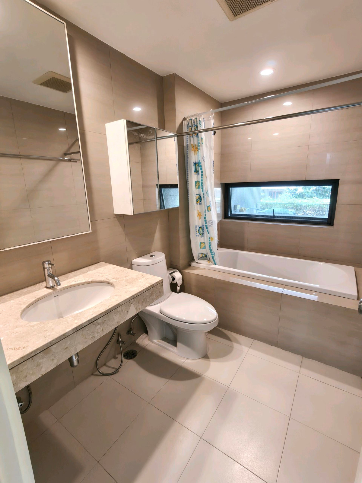 ให้เช่าคอนโดวิทยุ ชิดลม หลังสวน : For Rent Noble Ambience Sarasin 
📍 Location: ถ.สารสิน, สวนลุมพินี, รพ.จุฬา