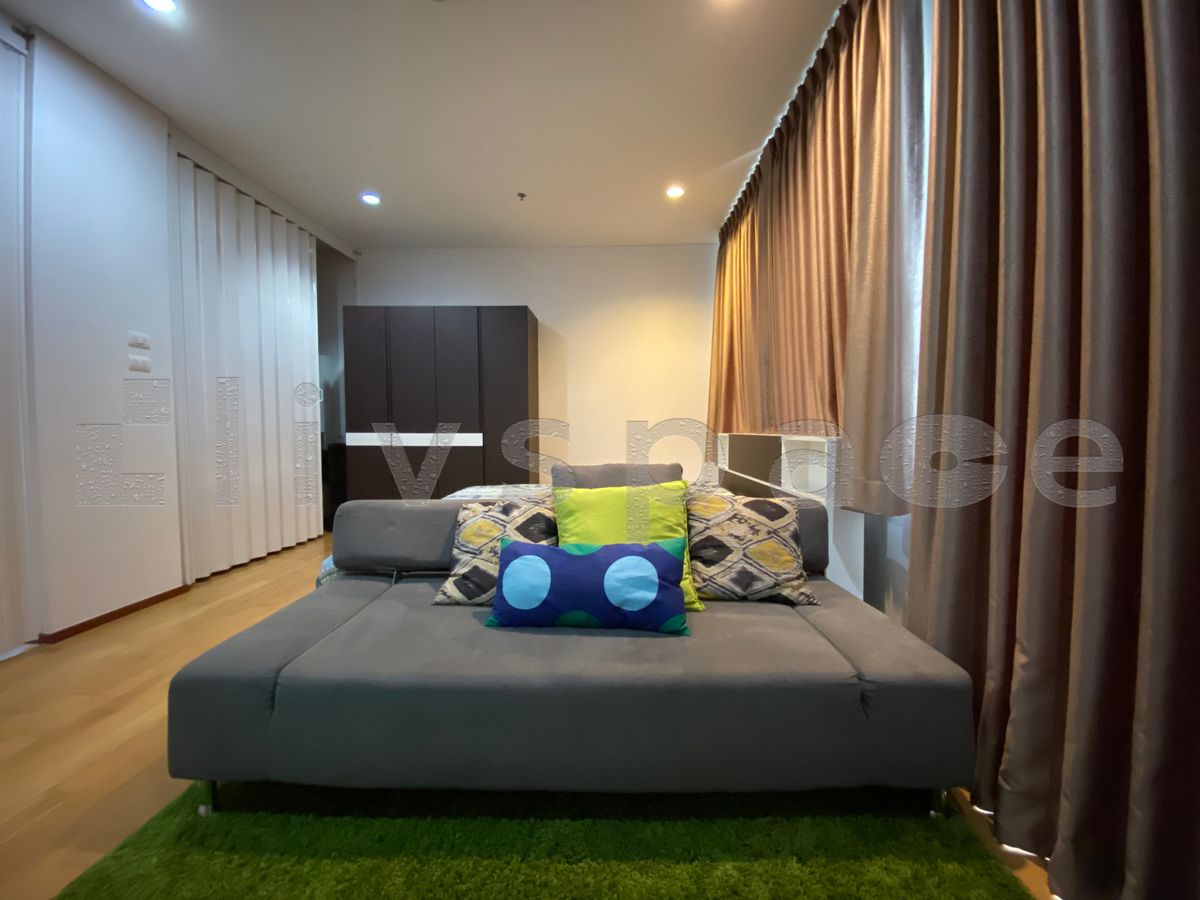 For RentCondoWongwianyai, Charoennakor : ▚ LB147ツ For Rent: Villa Sathorn – Studio with separated kitchen, special deal ⭐