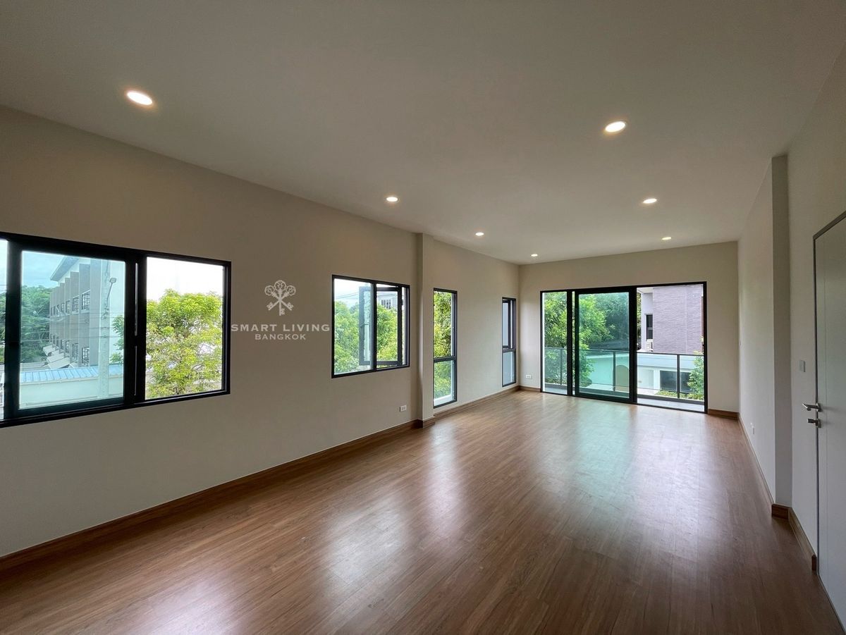 ขายบ้านลาดกระบัง สุวรรณภูมิ : 📢👇 บ้านเดี่ยว หลังมุม เดินทางสะดวก ใกล้ทางด่วน เหมาะสำหรับครอบครัวที่ต้องการความเป็นส่วนตัว