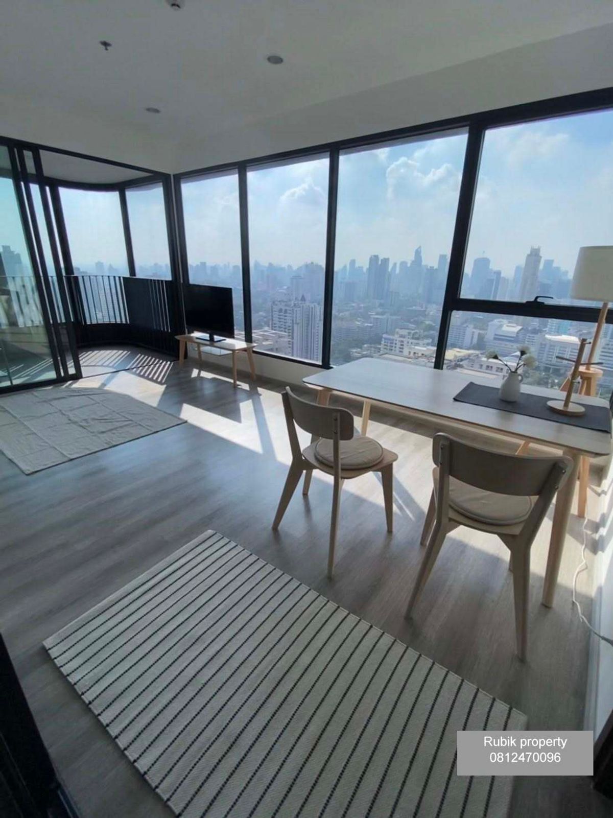 ให้เช่าคอนโดพระราม 9 เพชรบุรีตัดใหม่ RCA : 🏢 ให้เช่า Ideo Mobi Asoke (RB925)