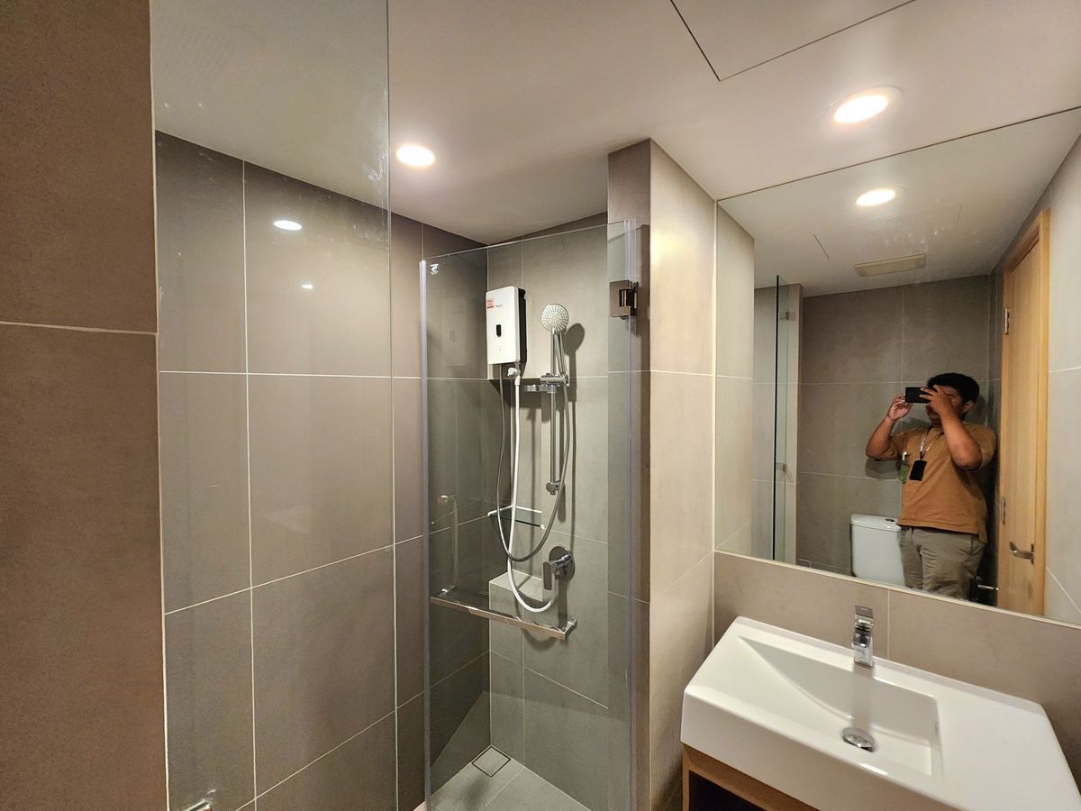 ให้เช่าคอนโดวงเวียนใหญ่ เจริญนคร : **สถานะตามภาพปก!! ว่างแล้ว ให้เช่า The Most อิสรภาพ** ชั้น 8 บนสุด พร้อมอยู่ ใกล้ศิริราช ท่าเรื่อวังหลัง ทิศดีมากๆ ไม่ร้อนครับ