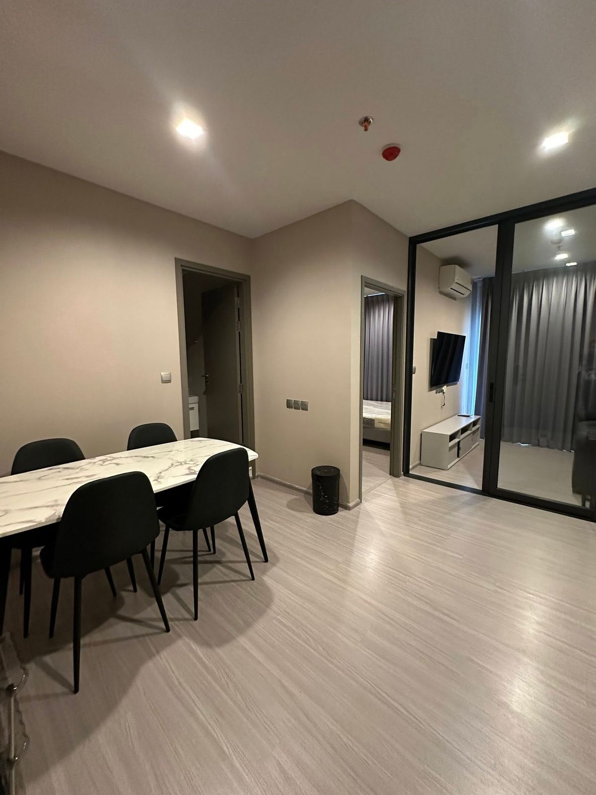 ให้เช่าคอนโดพระราม 9 เพชรบุรีตัดใหม่ RCA : ✨Condo for Rent : Life Asoke Hype  (( MRT Rama 9))  AP-02 (line : @condo91 )