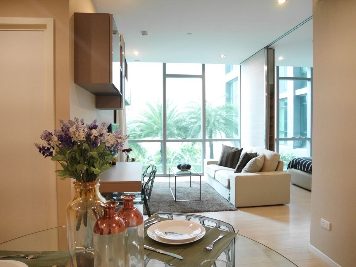 ให้เช่าคอนโดสุขุมวิท อโศก ทองหล่อ : The Room Sukhumvit 21(Asoke) for rent Spacious 1 bedroom,50 sq.m., Facing North, Well-decorated “Pool & GARDEN View Best location in building