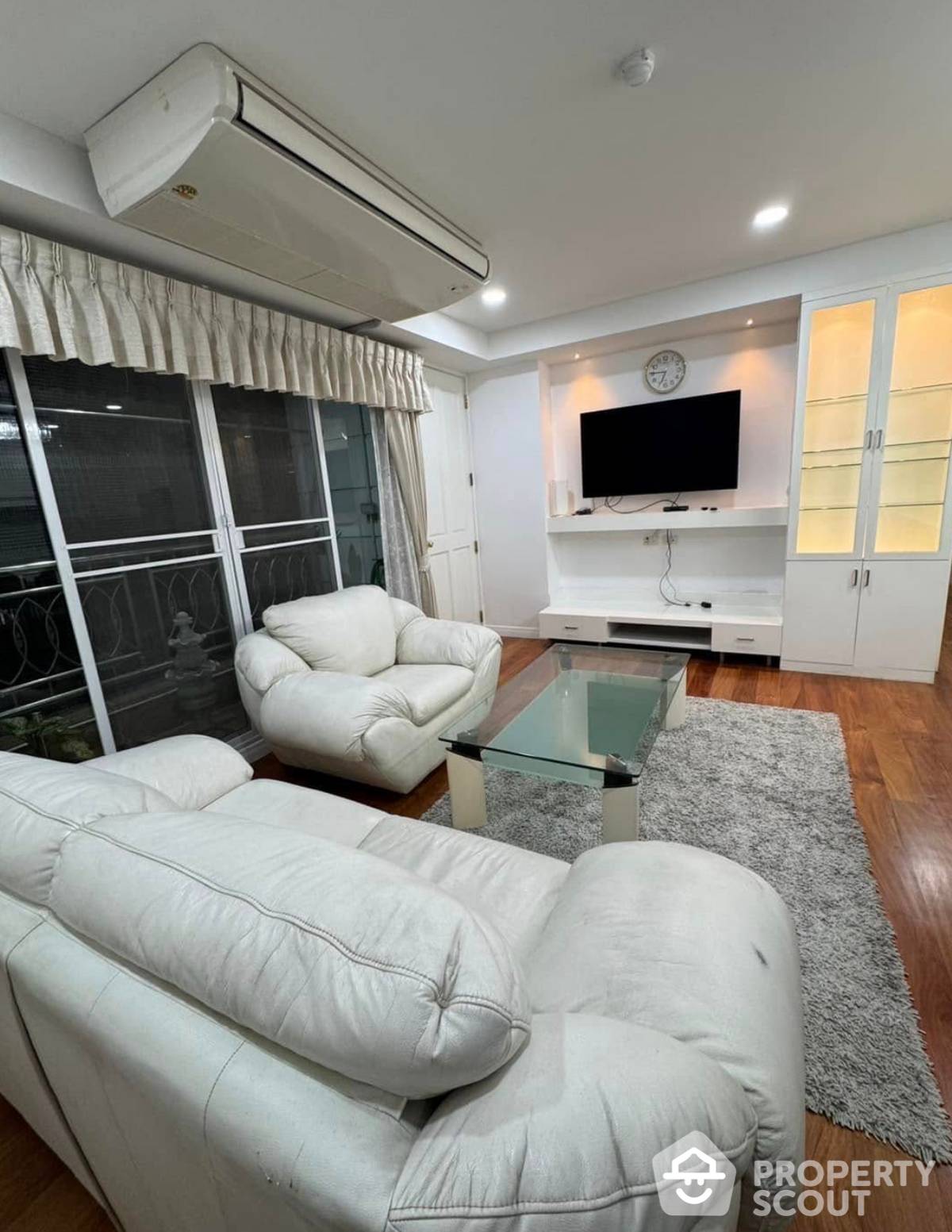 For RentCondoWitthayu, Chidlom, Langsuan, Ploenchit : 2-BR Condo at Baan Thanon Sarasin Condominium near BTS Ratchadamri