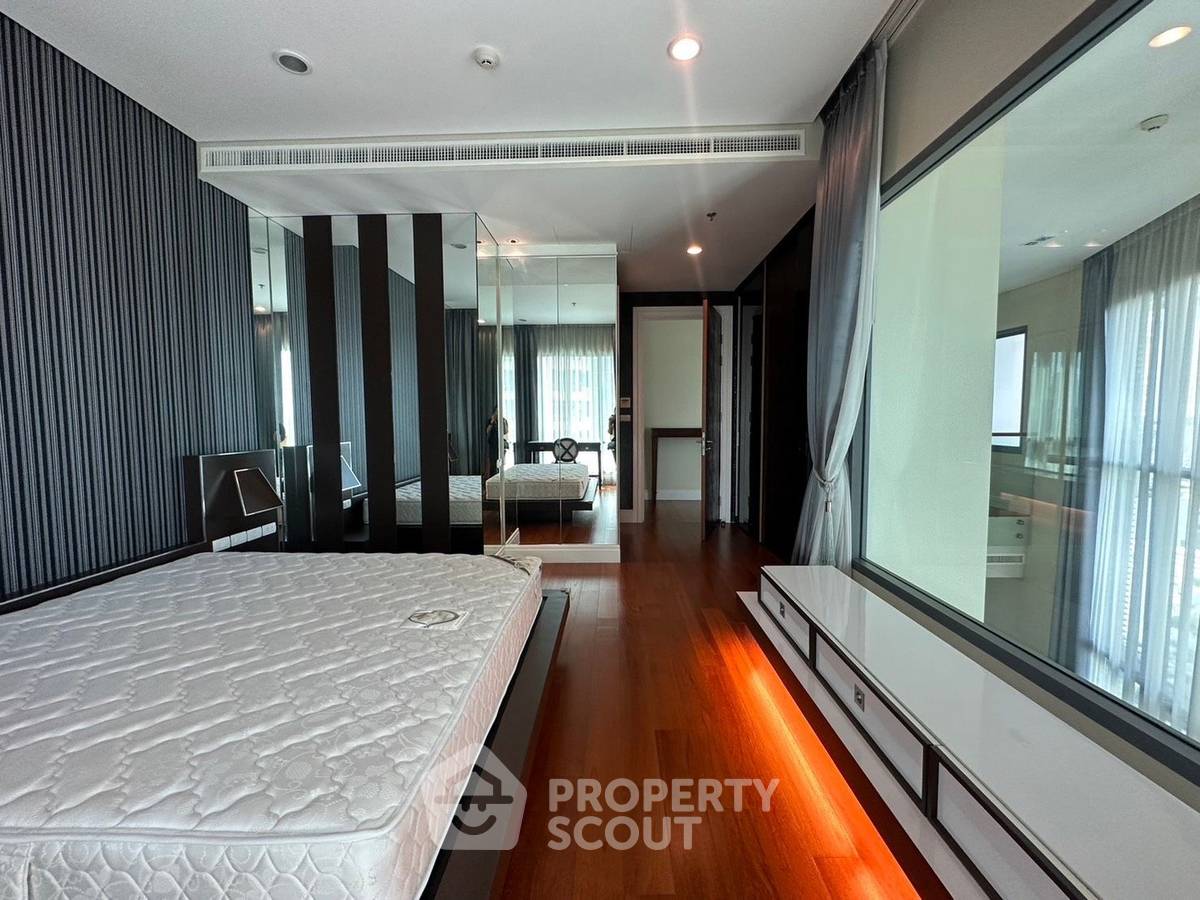 For RentCondoSukhumvit, Asoke, Thonglor : 3-BR Condo at Bright Sukhumvit 24 Condominium near BTS Phrom Phong