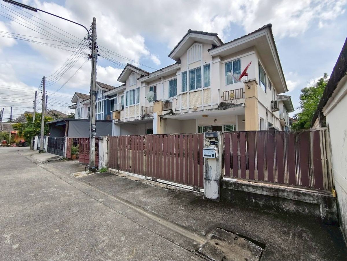 ขายทาวน์โฮมปทุมธานี รังสิต ธรรมศาสตร์ : หมู่บ้านพฤกษาวิลล์ 16 ซอย 34 ใกล้ร้านอาหารโกดังรังสิต ถนนรังสิต – นครนายก ต.ประชาธิปัตย์ อ.ธัญบุรี จ.ปทุมธานี