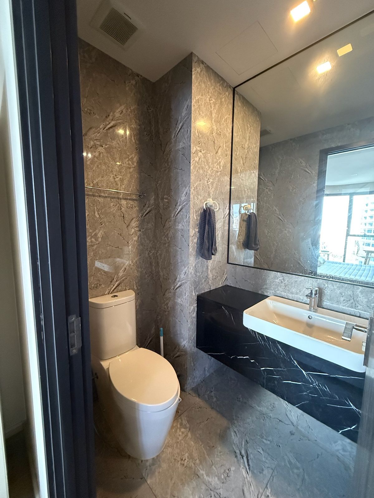 For RentCondoSukhumvit, Asoke, Thonglor : Ashton Asoke Condo rental near MRT Sukhumvit