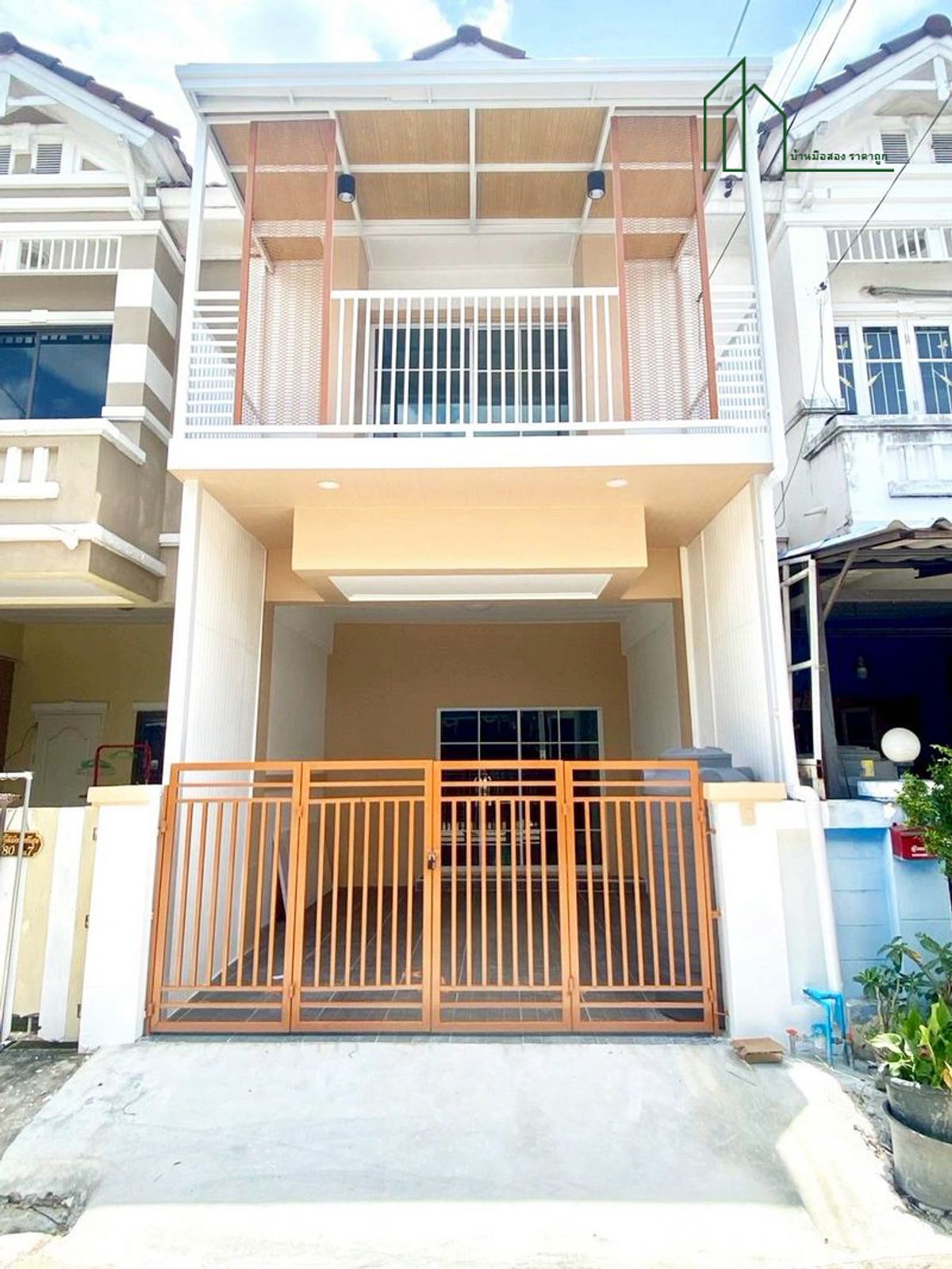 ขายทาวน์โฮมนนทบุรี บางใหญ่ บางบัวทอง : ทาวน์เฮาส์ รีโนเวทใหม่ หมู่บ้านปิยวรารมย์ ถนนบ้านกล้วย-ไทรน้อย ฟรีโอน 
