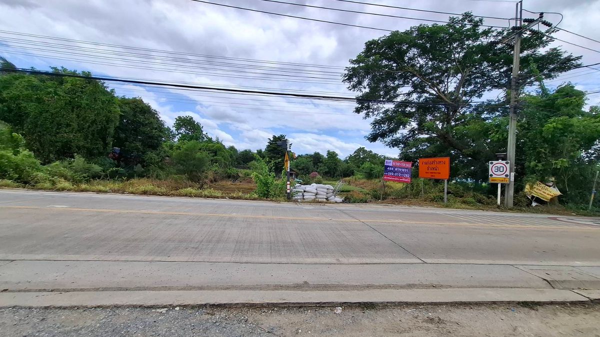 ขายที่ดินนนทบุรี บางใหญ่ บางบัวทอง : ขายด่วน ที่ดินแปลงสวย หน้าตลาดชุมพลพาณิชย์