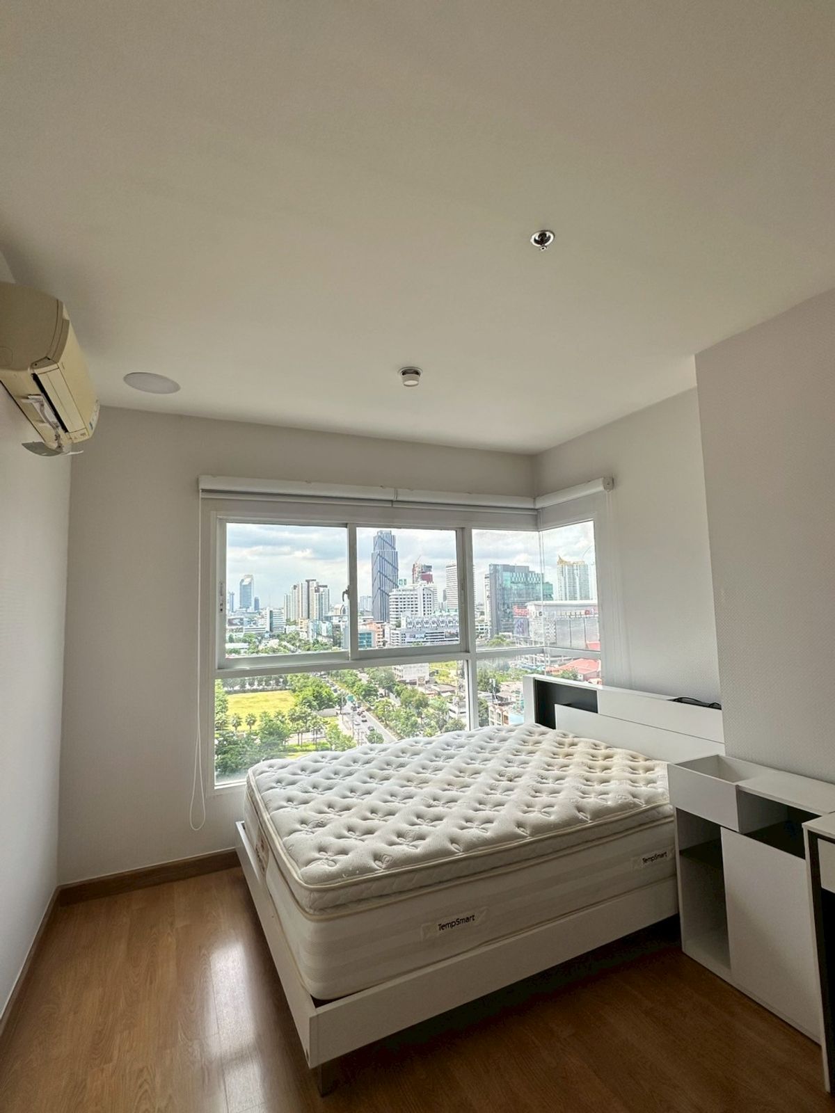 ให้เช่าคอนโดพระราม 9 เพชรบุรีตัดใหม่ RCA : ให้เช่า ห้องมุม The Parkland Grand Asoke - Phetchaburi