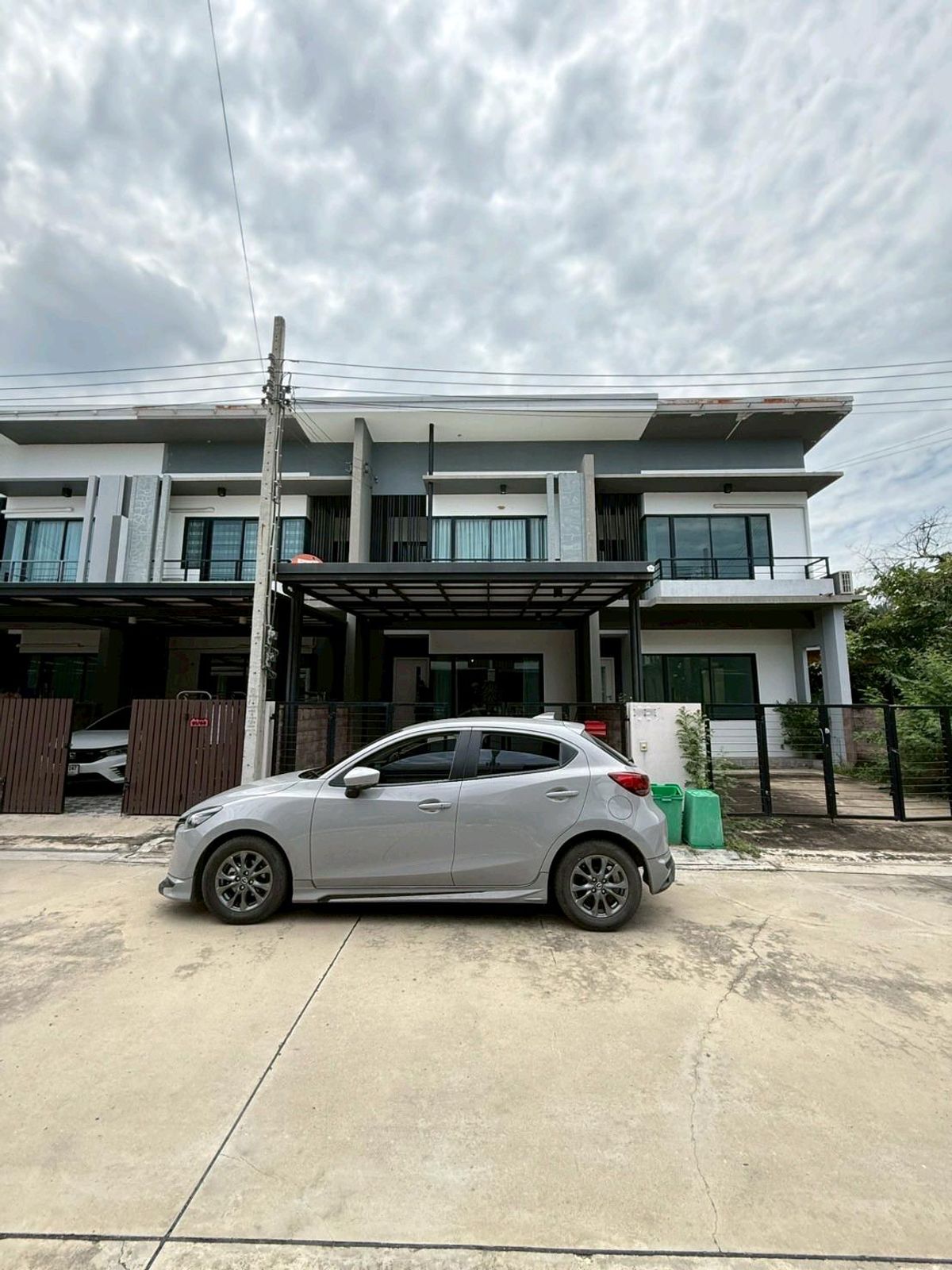 ให้เช่าทาวน์โฮมนวมินทร์ รามอินทรา : 📣ให้เช่าทาวน์โฮม 2 ชั้น🏡 ดิ แอมเบียนซ์ สายไหม 53 🏡 ทำเลดี โครงการสงบ เป็นส่วนตัว🎊 ใกล้แหล่งอำนวยความสะดวกครบครัน✨️ ขนาด 27.6 ตร.วา เพียง 18,000/เดือน ‼️