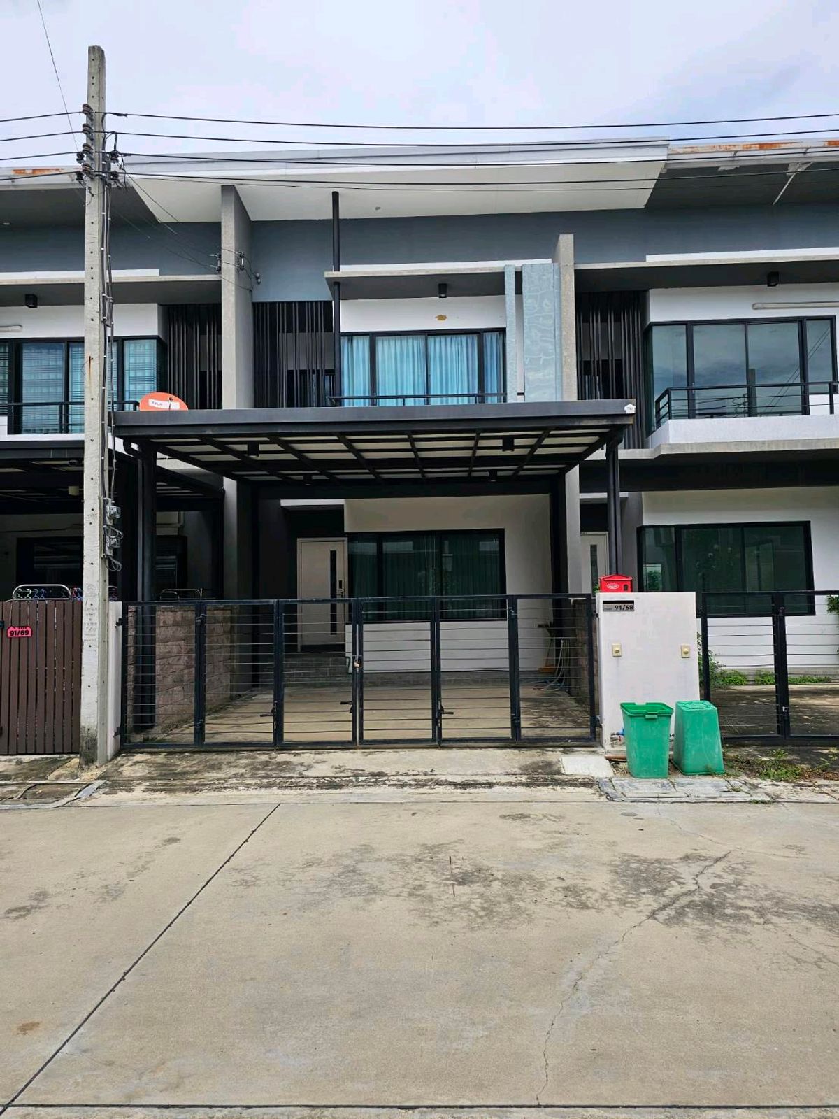 ให้เช่าทาวน์โฮมนวมินทร์ รามอินทรา : 📣ให้เช่าทาวน์โฮม 2 ชั้น🏡 ดิ แอมเบียนซ์ สายไหม 53 🏡 ทำเลดี โครงการสงบ เป็นส่วนตัว🎊 ใกล้แหล่งอำนวยความสะดวกครบครัน✨️ ขนาด 27.6 ตร.วา เพียง 18,000/เดือน ‼️