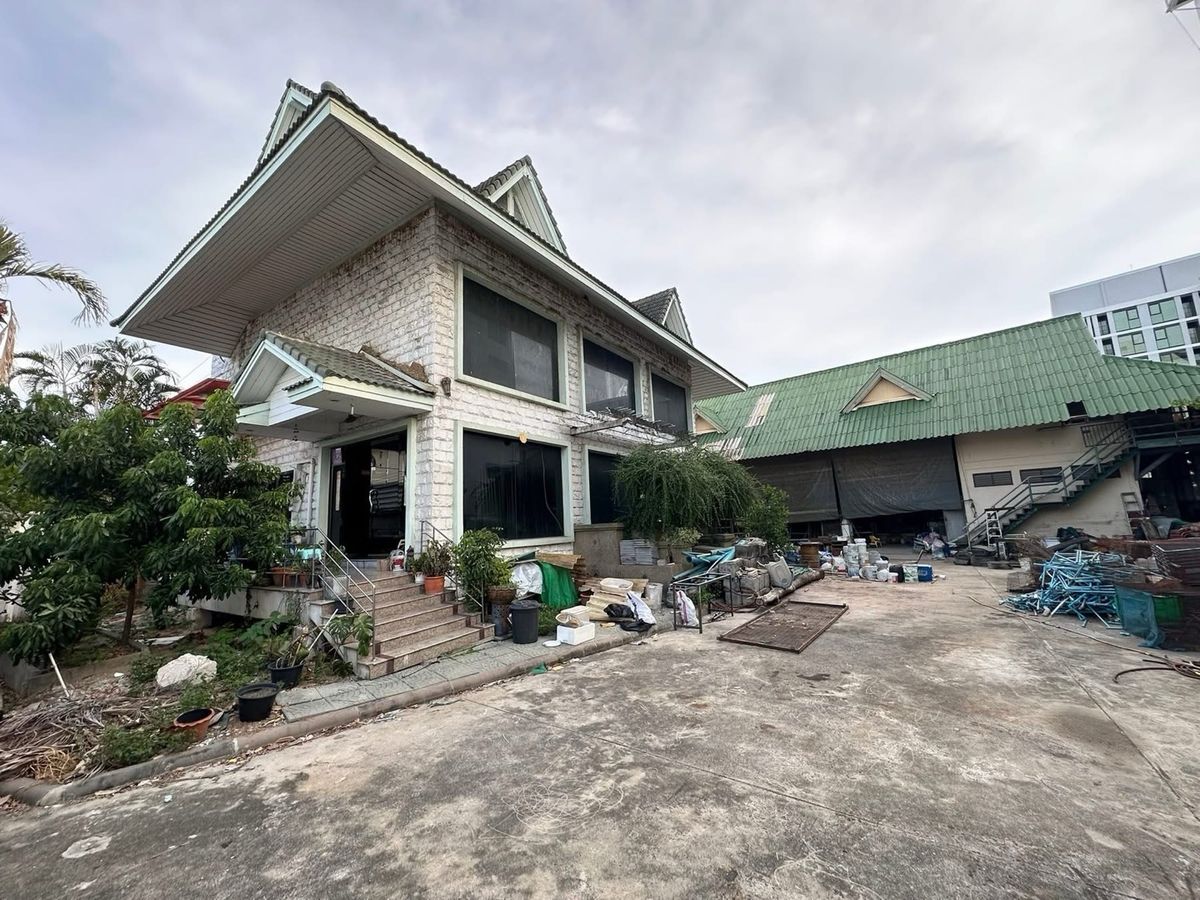 ขายบ้านอ่อนนุช อุดมสุข : 📢👇 บ้าน3 ชั้น พร้อมโกดัง 2 ชั้น มีชั้นใต้ดิน ผังที่ดินสีเหลือง ใกล้แหล่งชุมชน เดินทางสะดวก ทั้งทางรถยนต์ และ รถไฟฟ้า