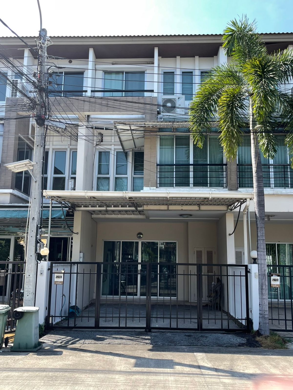 ขายทาวน์โฮมวิภาวดี ดอนเมือง หลักสี่ : ขาย Town home 3 ชั้น พื้นที่ขนาด 23.5 ตร.ว. 3ห้องนอน 3ห้องน้ำ หมู่บ้านวิสต้าปาร์ค วิภาวดี 2 