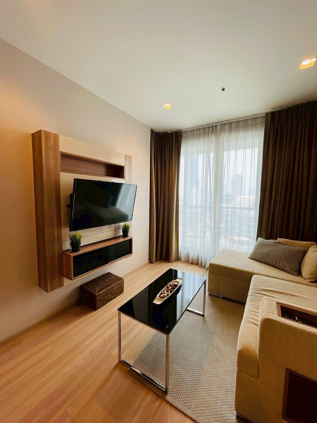 ให้เช่าคอนโดสาทร นราธิวาส : เช่าถูก!! คอนโด BTS สะพานตากสิน Condo for Rent BTS Saphan Taksin Station Rhythm Sathorn21