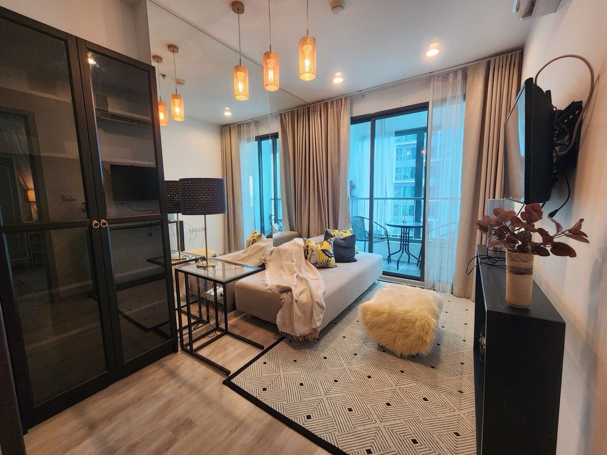 ให้เช่าคอนโดปิ่นเกล้า จรัญสนิทวงศ์ : ⭐️  IDEO Mobi Charan - Interchange ⭐️ 1 bedroom ห้องสวยมากตกแต่งอย่างดี เฟอร์นิเจอร์ครบพร้อมย้าย