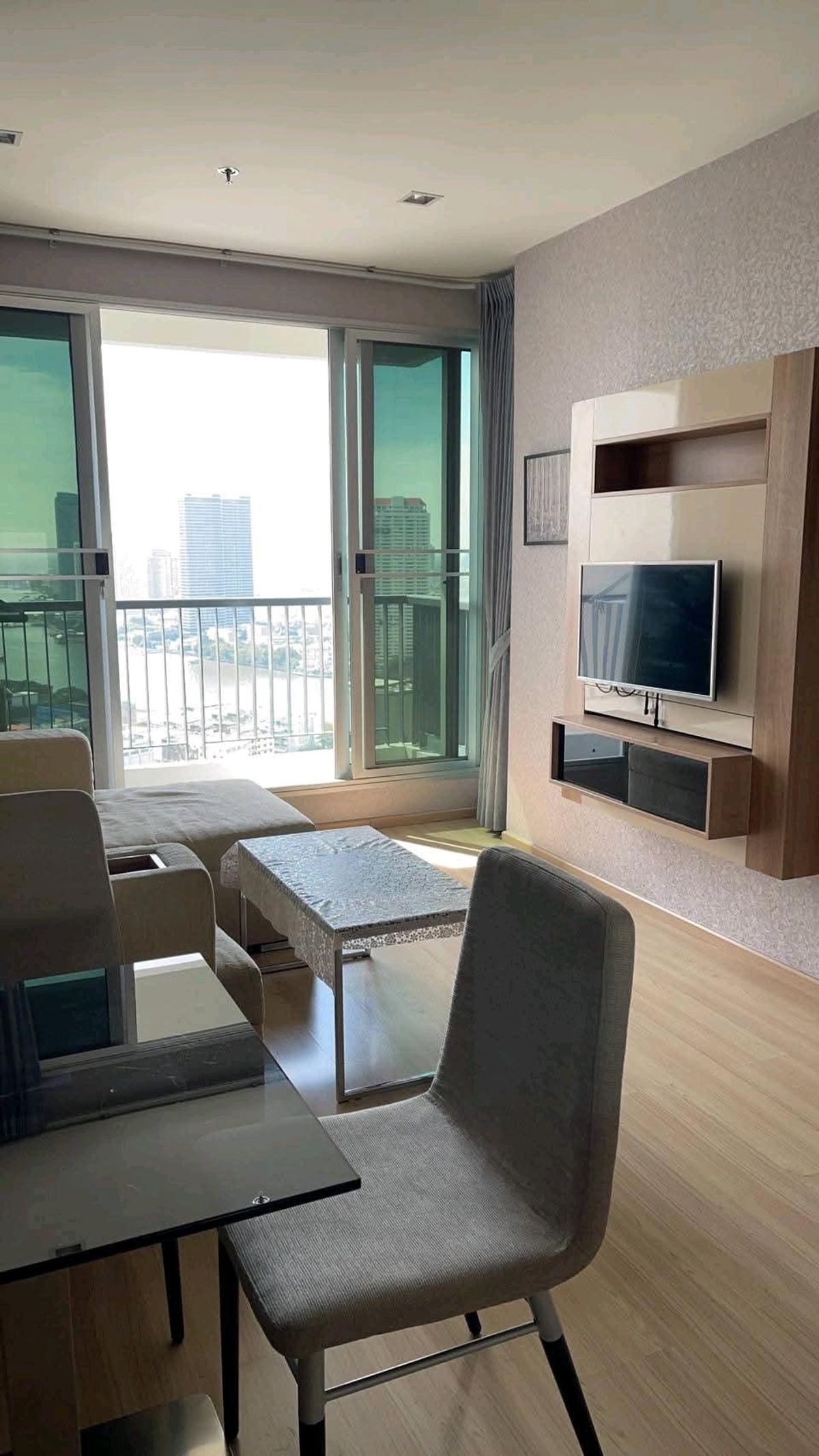 ให้เช่าคอนโดสาทร นราธิวาส : ‼️FOR RENT‼️
Rhythm Sathorn - 1 ห้องนอนแต่งครบ วิวแม่น้ำเจ้าพระยา Tel:092 951 5455