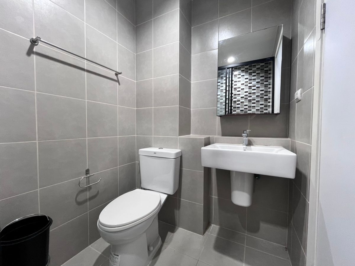 For RentCondoBang kae, Phetkasem : This room is the best price now. Urgent before being booked, call 081-912-8883.